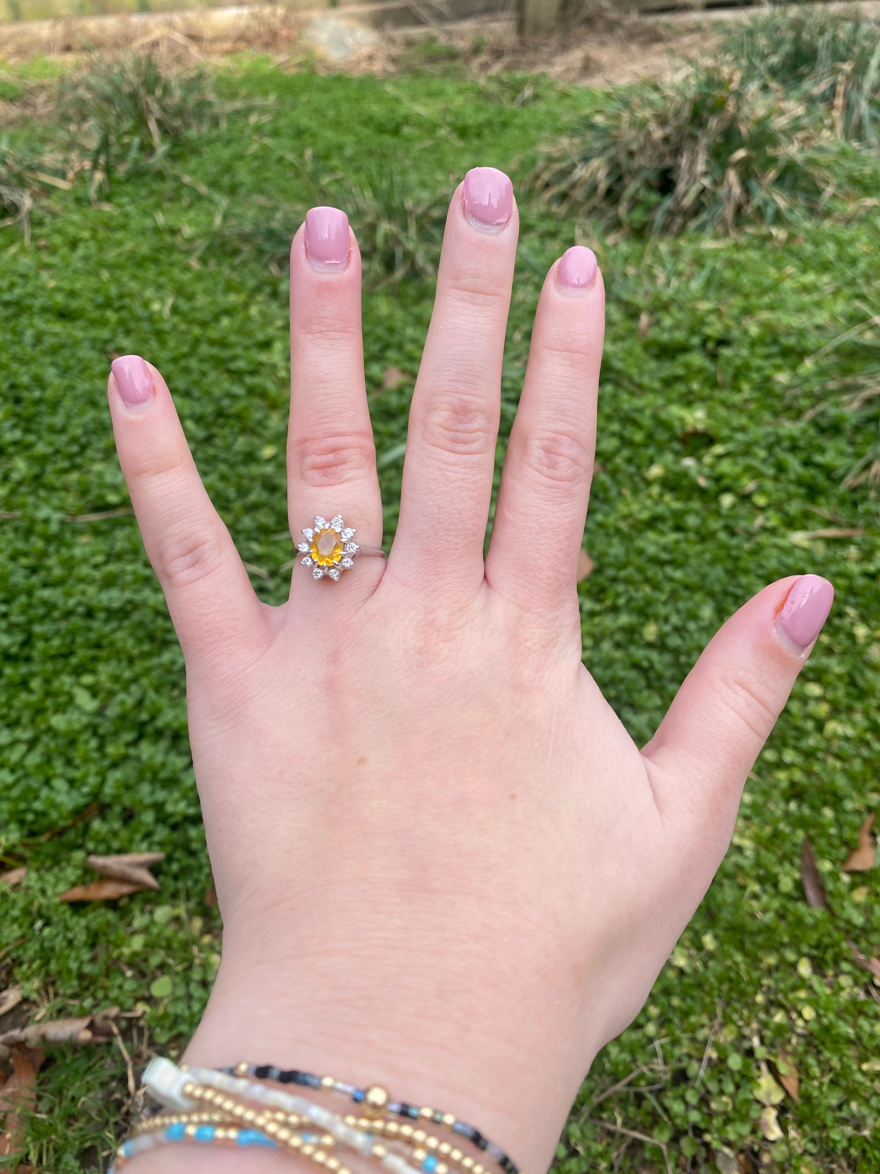 Bague cocktail saphir et diamant halo, or blanc 14k, taille 5.75 en vente 1