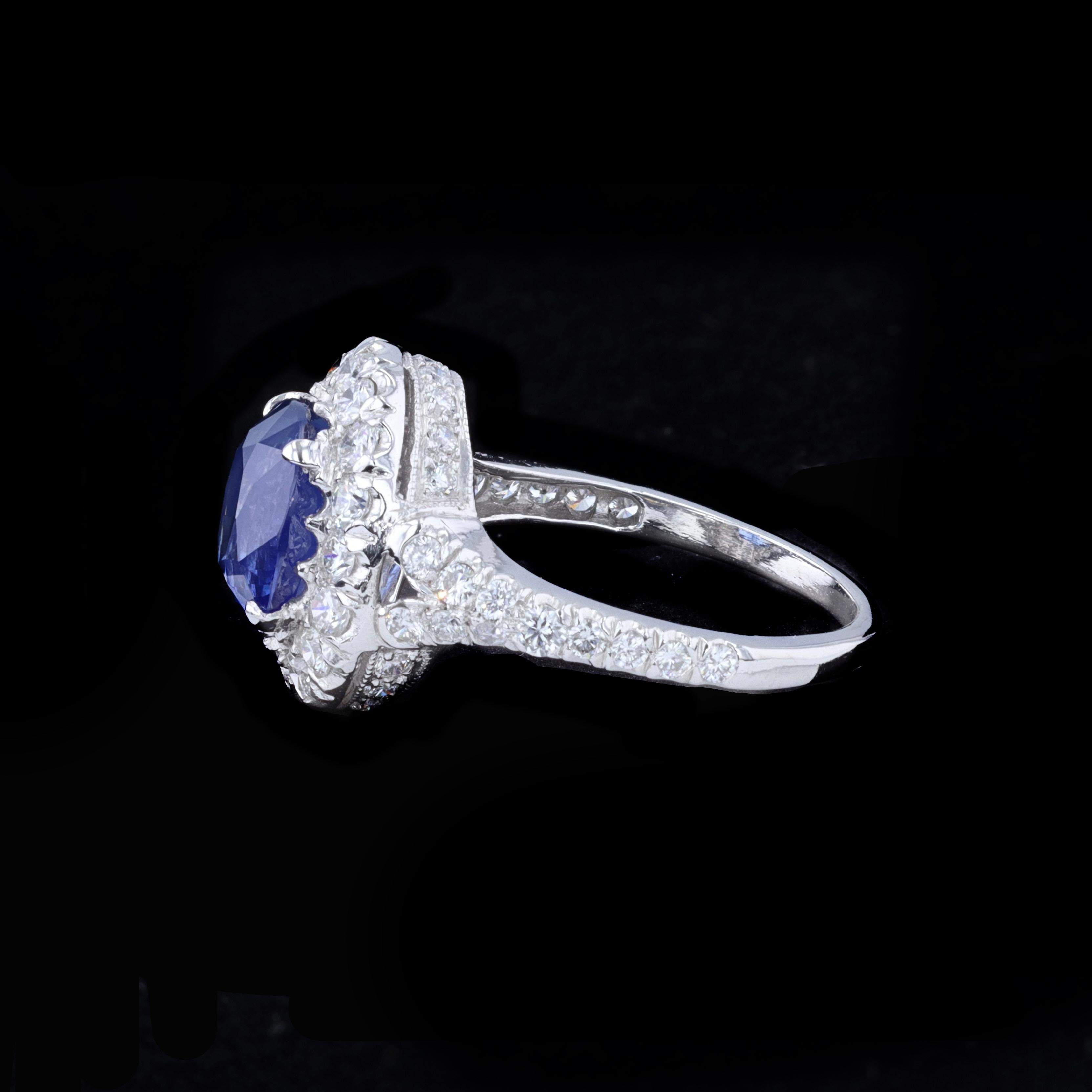 Sapphire and Diamond Halo Ring In Excellent Condition In NEW ORLEANS, LA