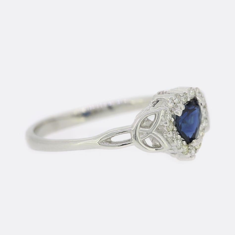 Cuore Anello a cuore con zaffiro e diamante in vendita