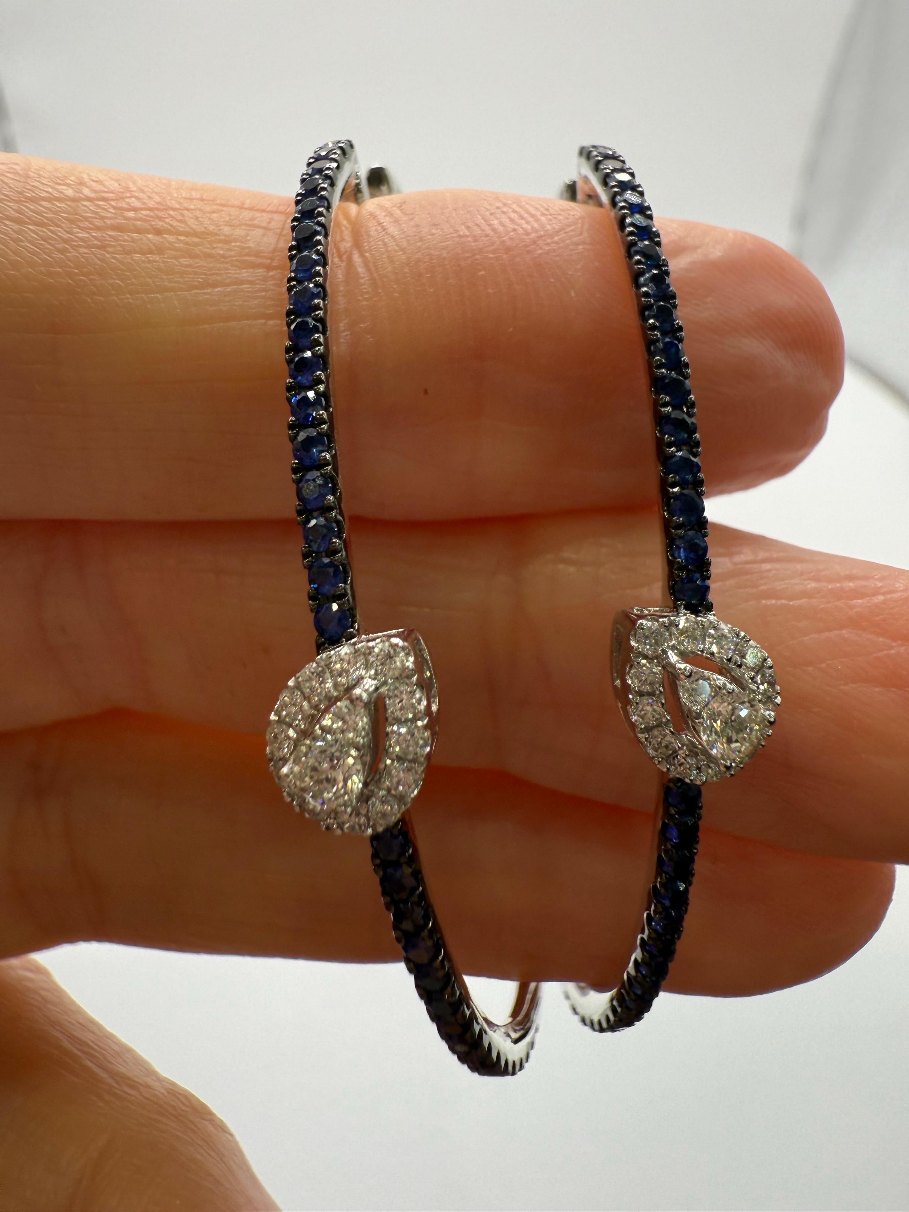 Orecchini a cerchio con zaffiri e diamanti in oro 18KT in vendita 4