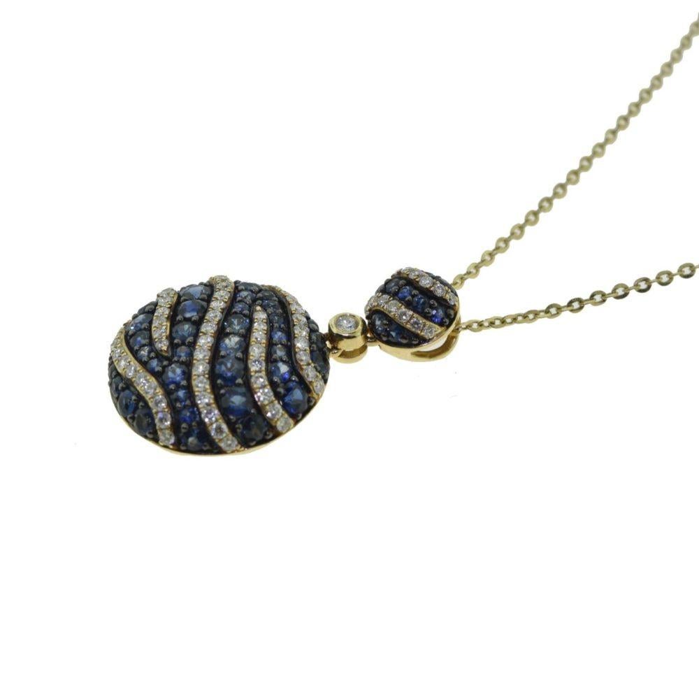 Matériau :  Or jaune

Pureté du métal : 14k

Pierres :  Diamants (69 taille ronde), Saphirs (47)

Diamant Carat Wt :  0,96 Total des carats

Diamant Clarity :  SI1

Saphir Poids en carats 1.72 Carat total

Poids : 5.4 grammes

Dimensions :  20