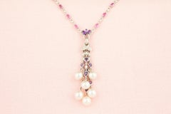 Collana con ciondolo in zaffiro e diamanti, modello “Lavender” di Ella Gafter