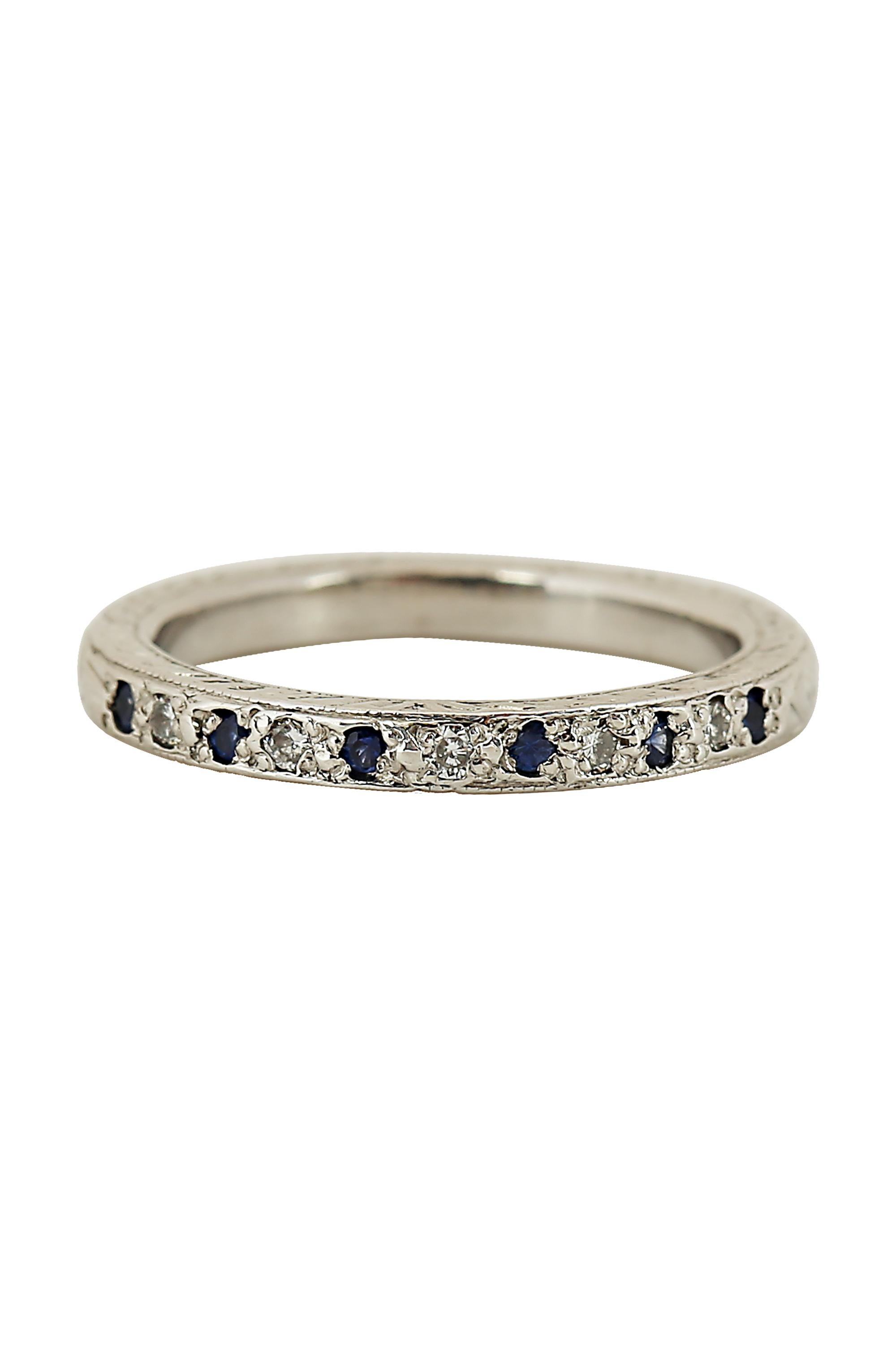 Round Cut Sapphire and Diamond Platinum Band Ring For Sale