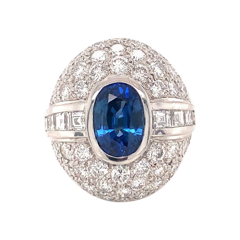 Bague bombe en saphir et diamant en platine, vers les années 1980 en vente