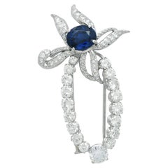 Broche de platino con zafiro y diamantes