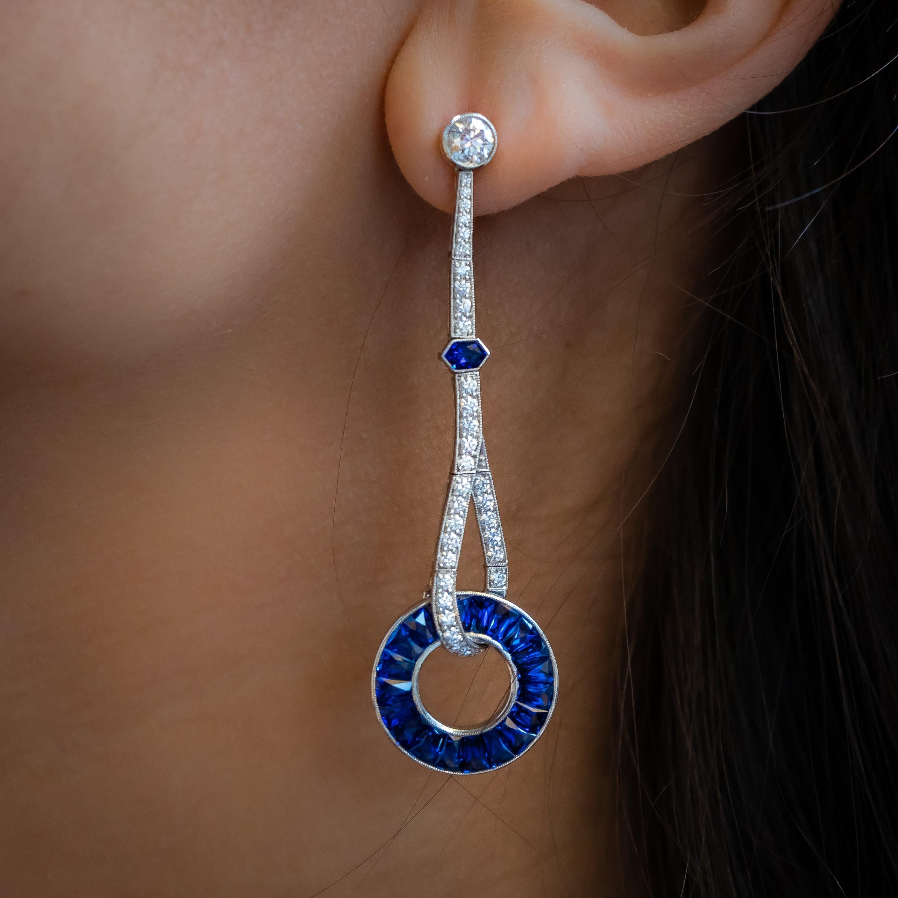 Moderne Pendants d'oreilles saphir et diamant en platine en vente