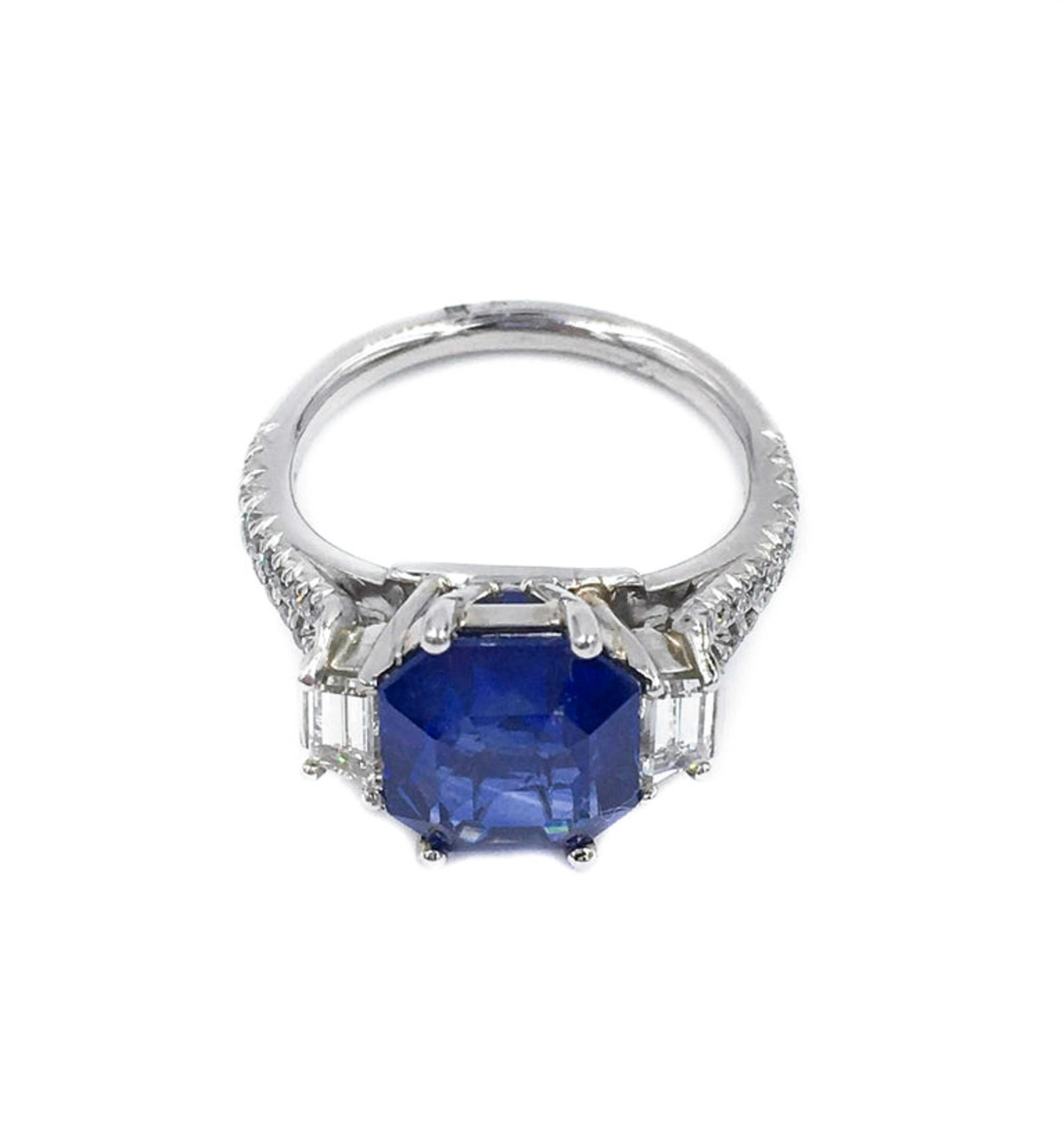 GIA Certified Sapphire and Diamond Platinum Ring In New Condition In Greenwich, CT