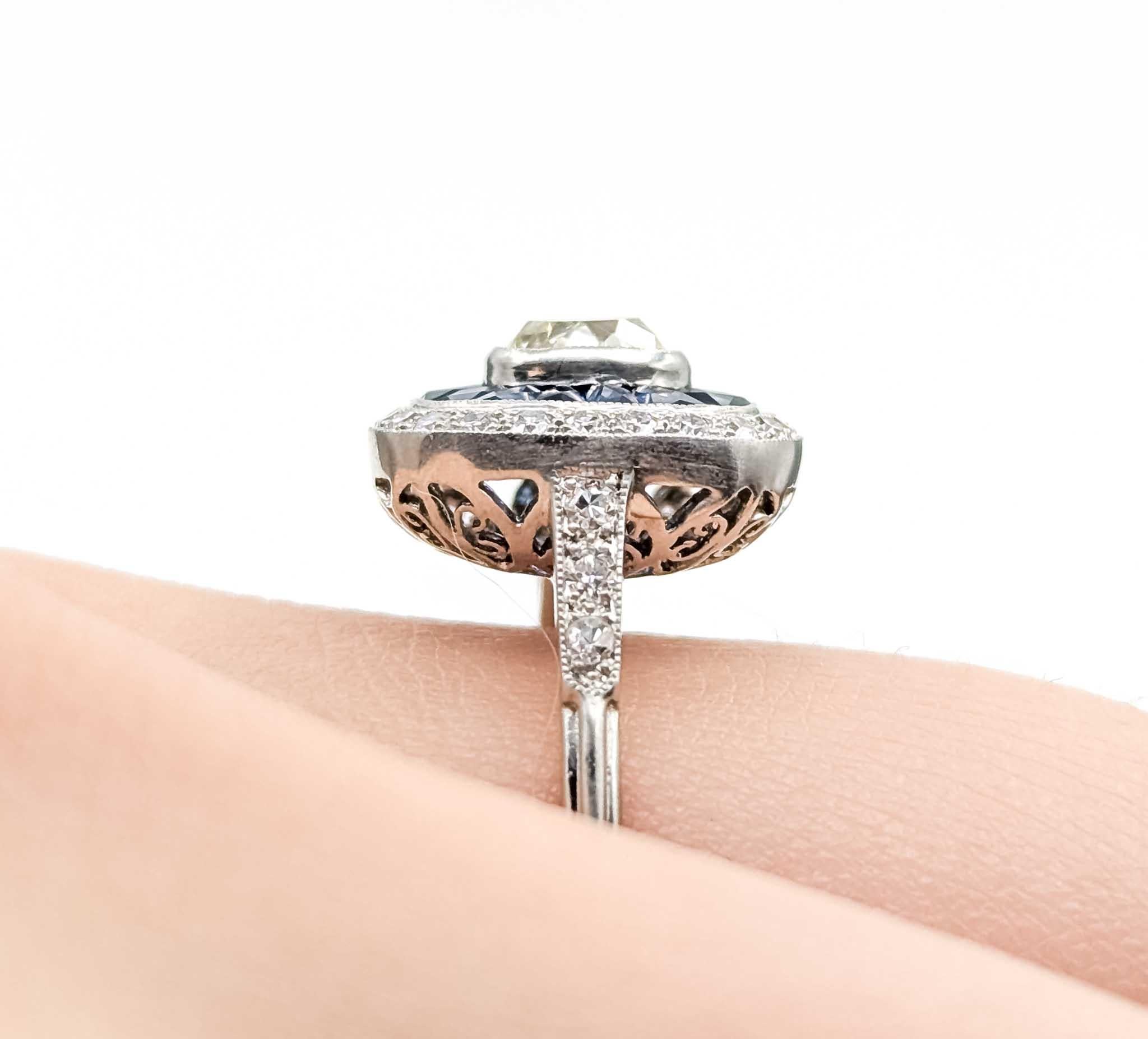 Taglio vecchia miniera Anello in platino con zaffiro e diamante in vendita