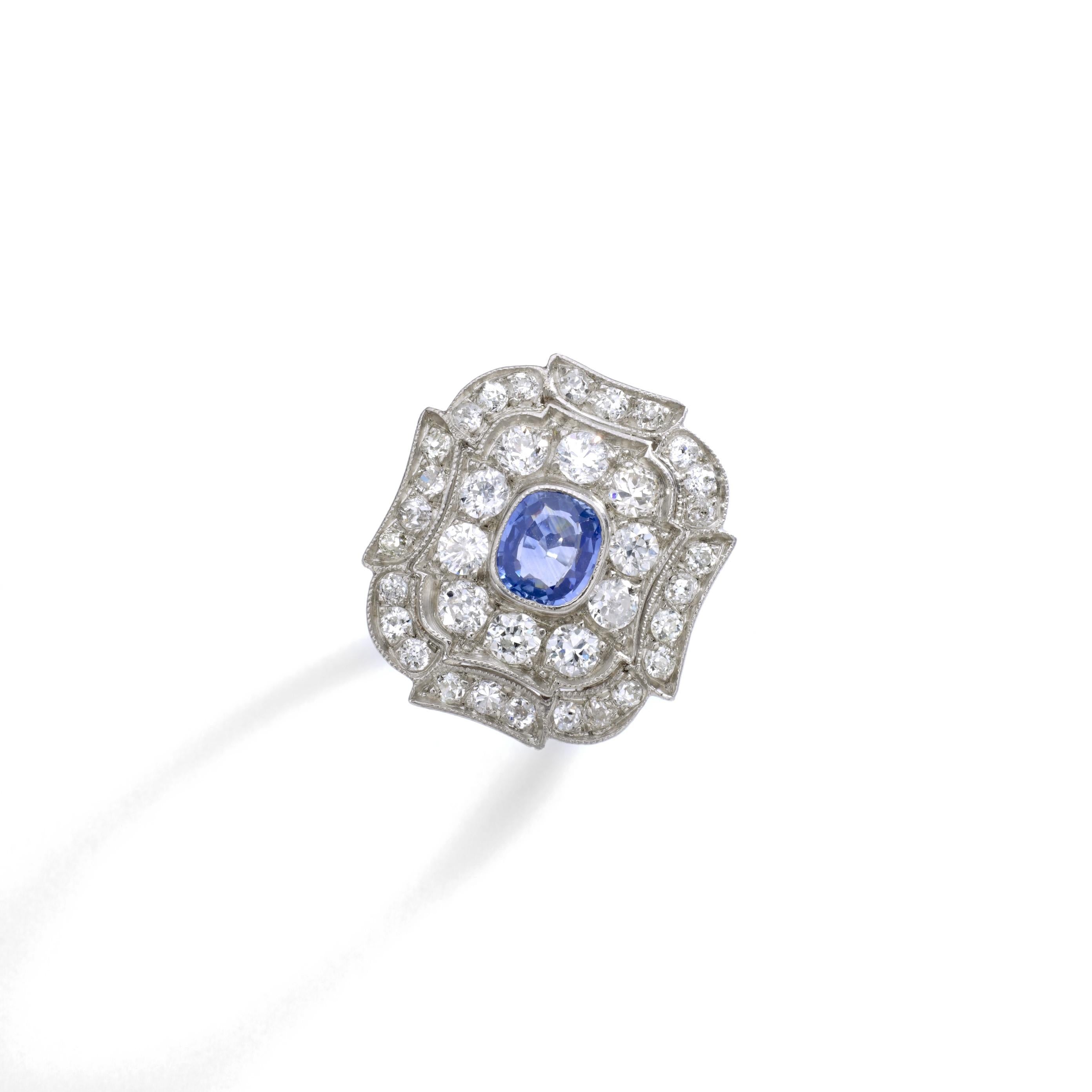 Sapphire and Diamond Platinum Ring In Excellent Condition For Sale In Geneva, CH