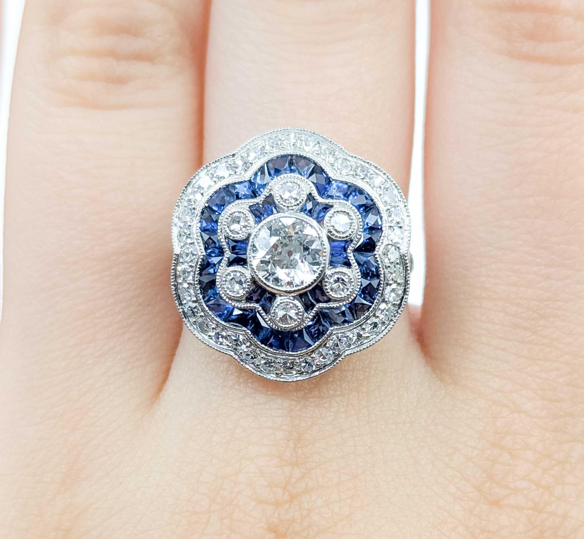 Bague en platine avec saphir et diamants Pour femmes en vente