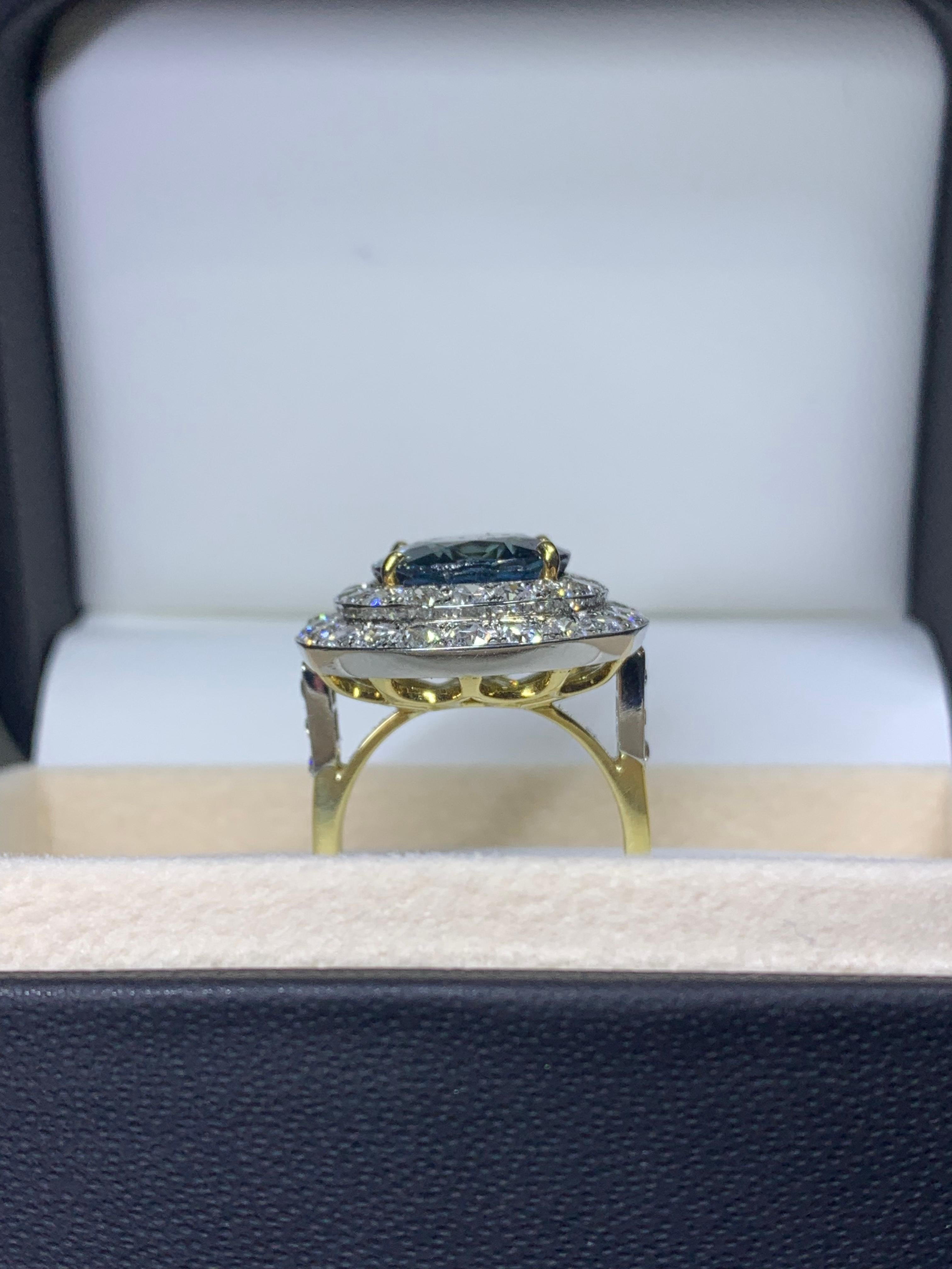 Oval Cut Sapphire and diamond ring 18k yellow gold For Sale