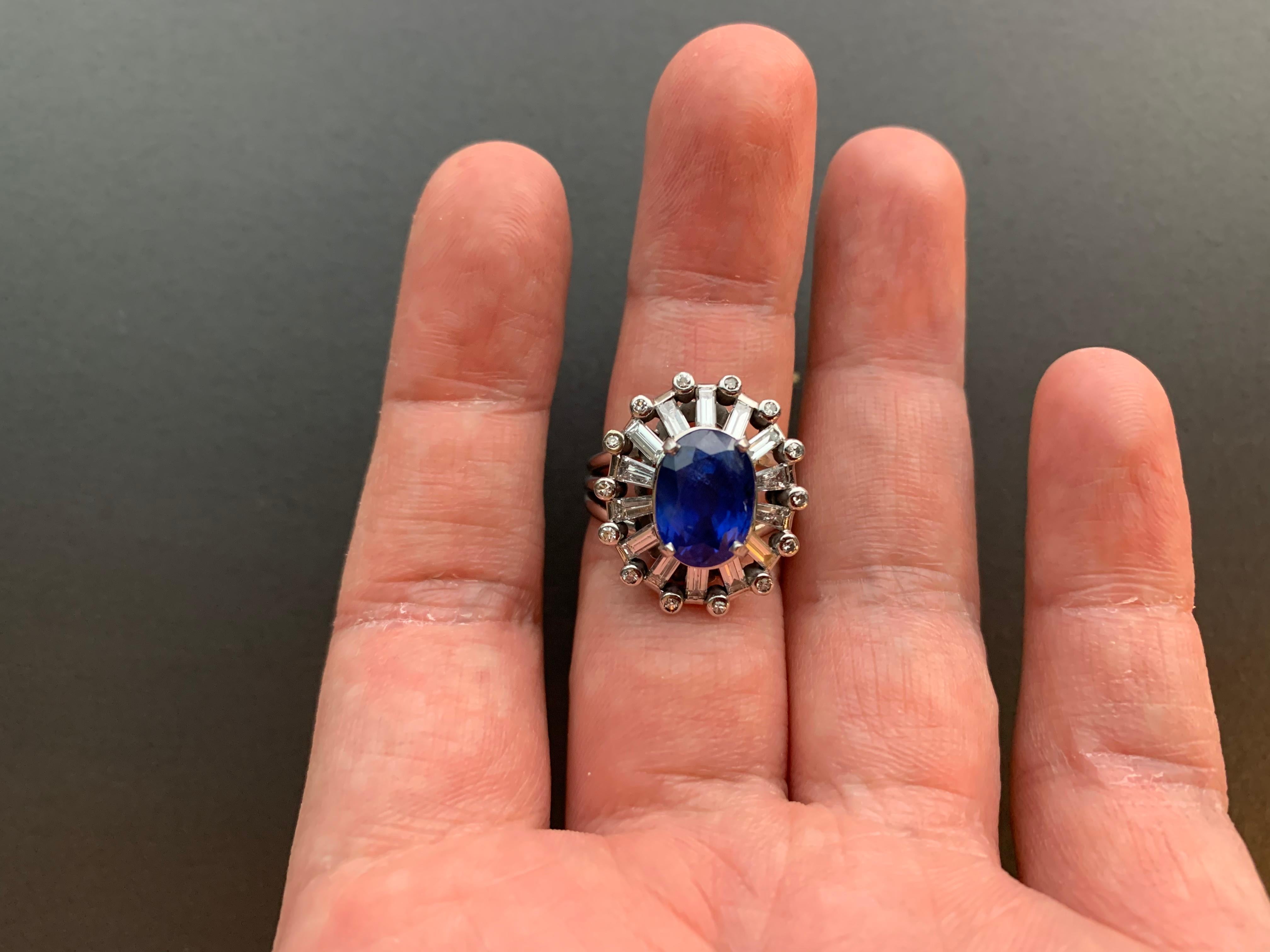 Certified Burmese Sapphire and Diamond Ring In Excellent Condition In New York, NY
