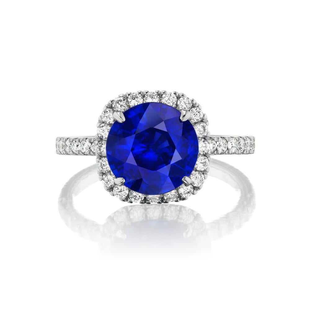 Sapphire and Diamond Ring In Excellent Condition For Sale In Dania Beach, FL