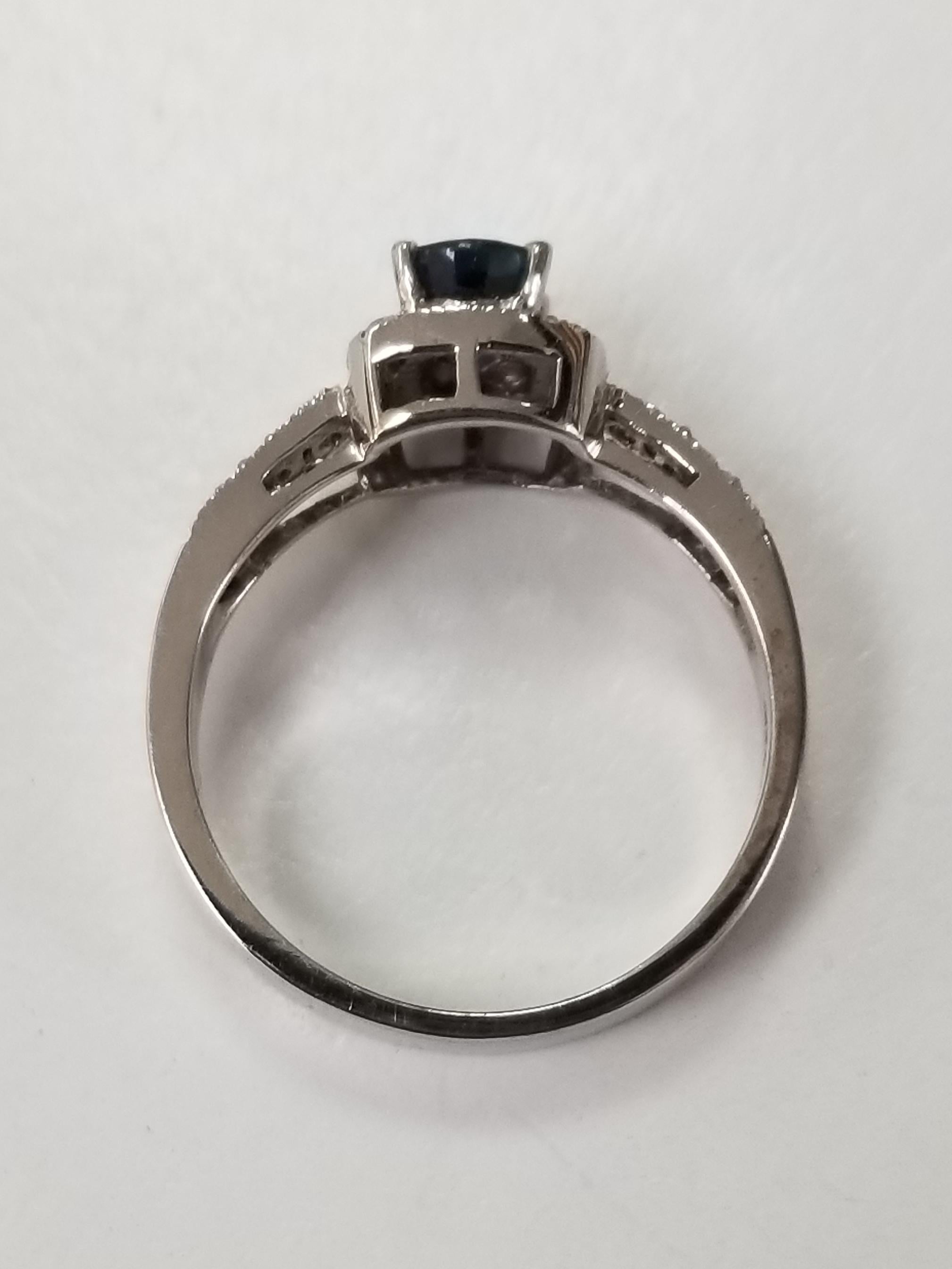 Ring mit Saphiren und Diamanten (Ovalschliff) im Angebot