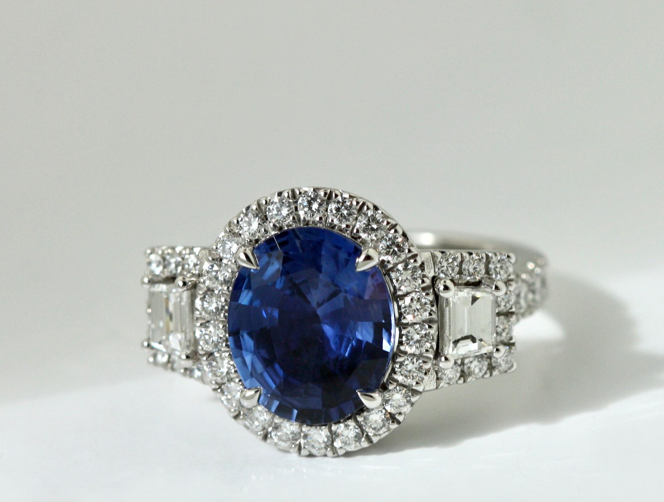 Sapphire and Diamond Ring In Good Condition In Palm Beach, FL