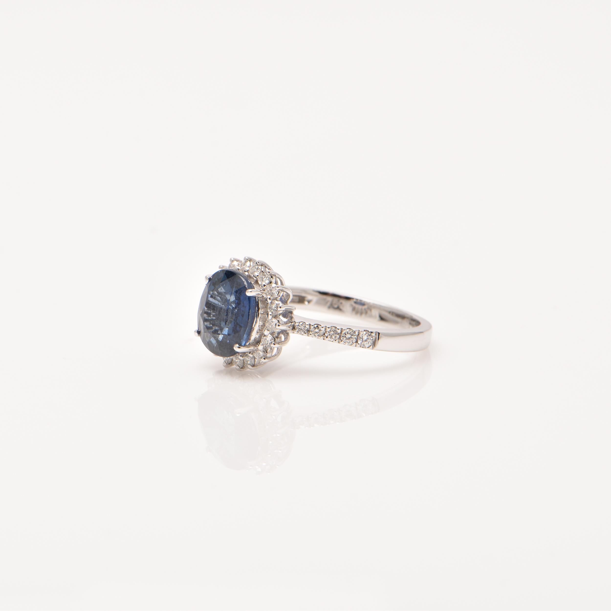 Sapphire and Diamond Ring In New Condition For Sale In Sydney, NSW