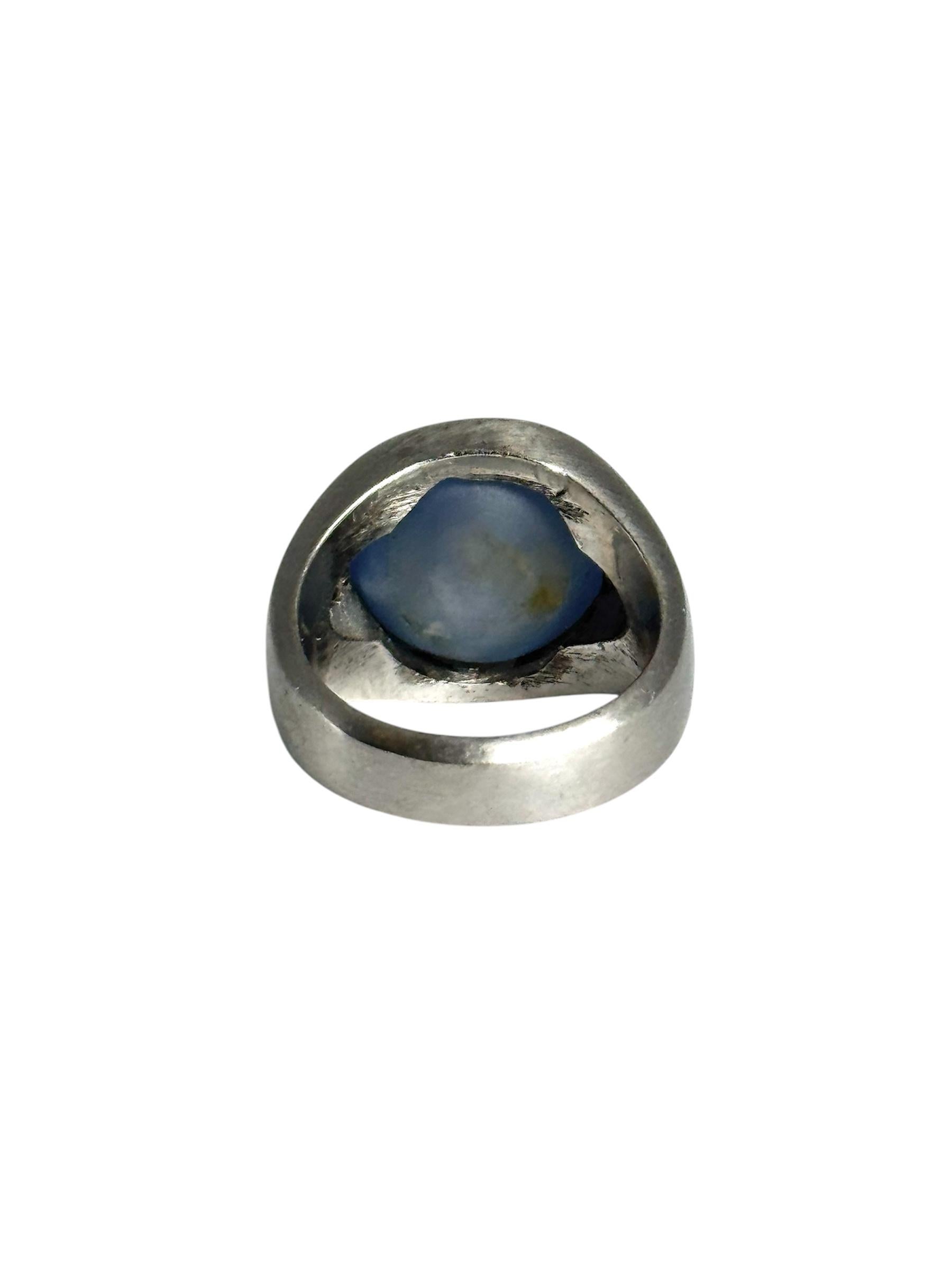 Ring aus 14 Karat Weißgold mit Saphir und Diamant im Zustand „Hervorragend“ im Angebot in Great Neck Plaza, NY