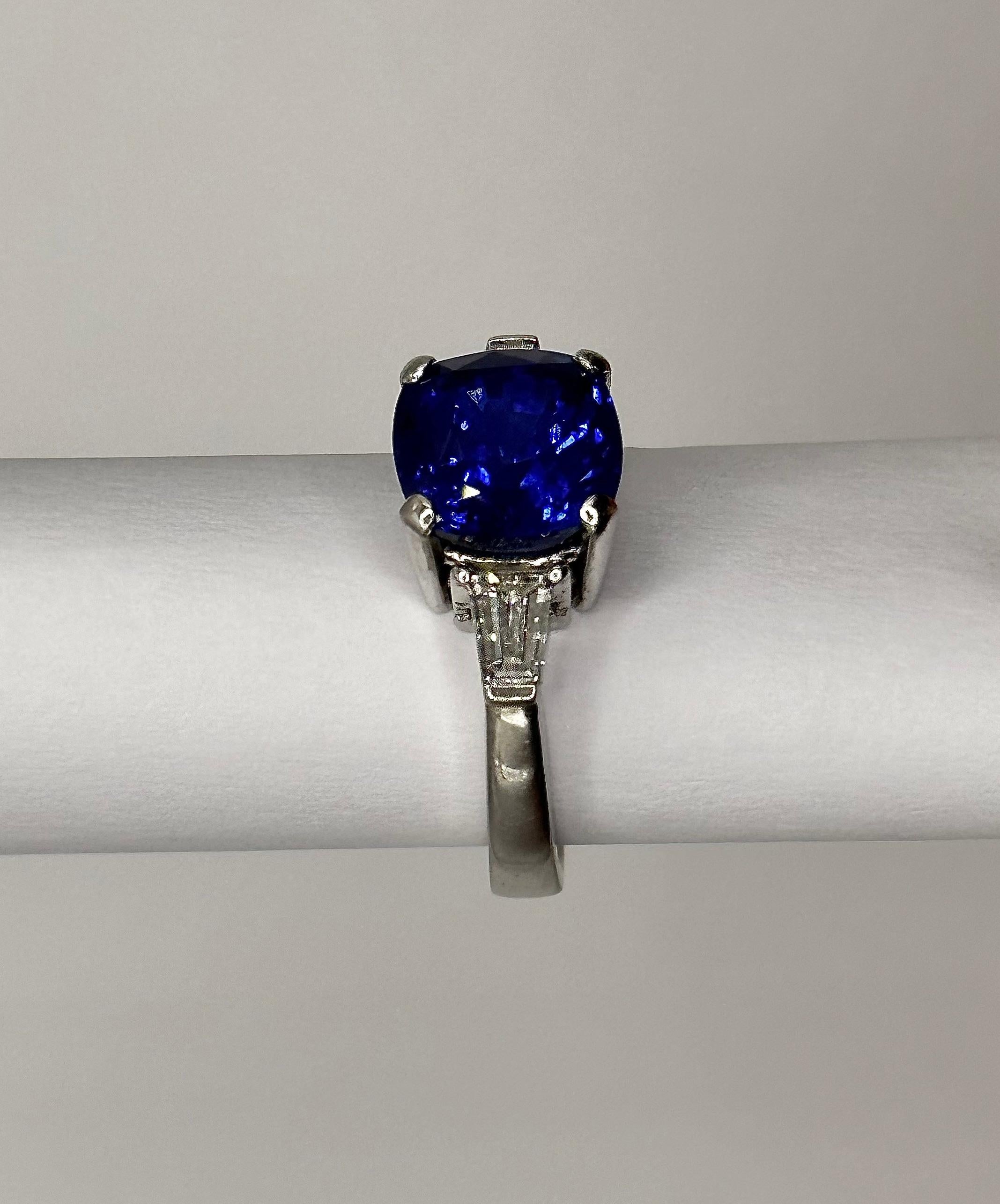 Sapphire and Diamond Ring In New Condition For Sale In MADRID, MD