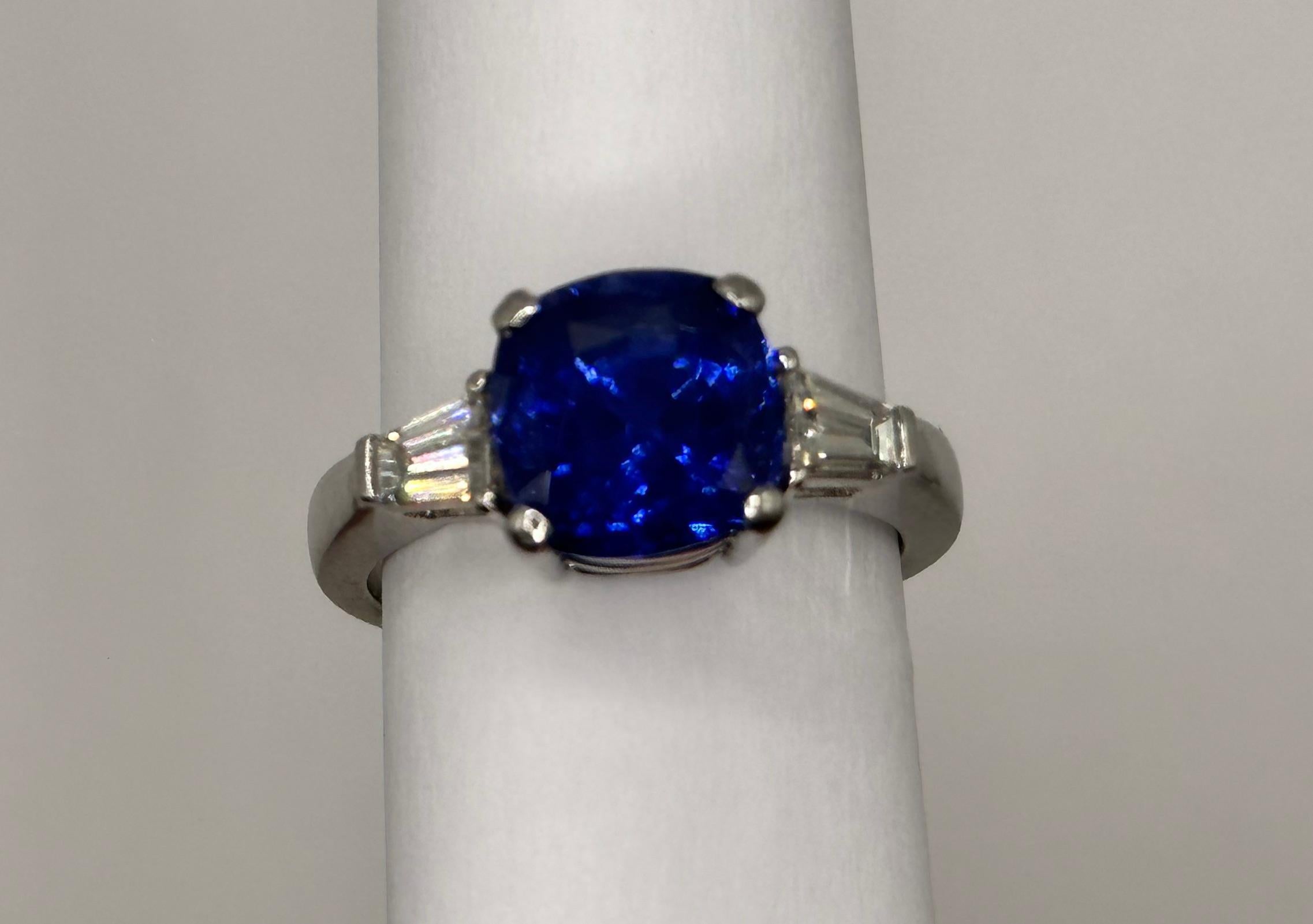Sapphire and Diamond Ring For Sale 2