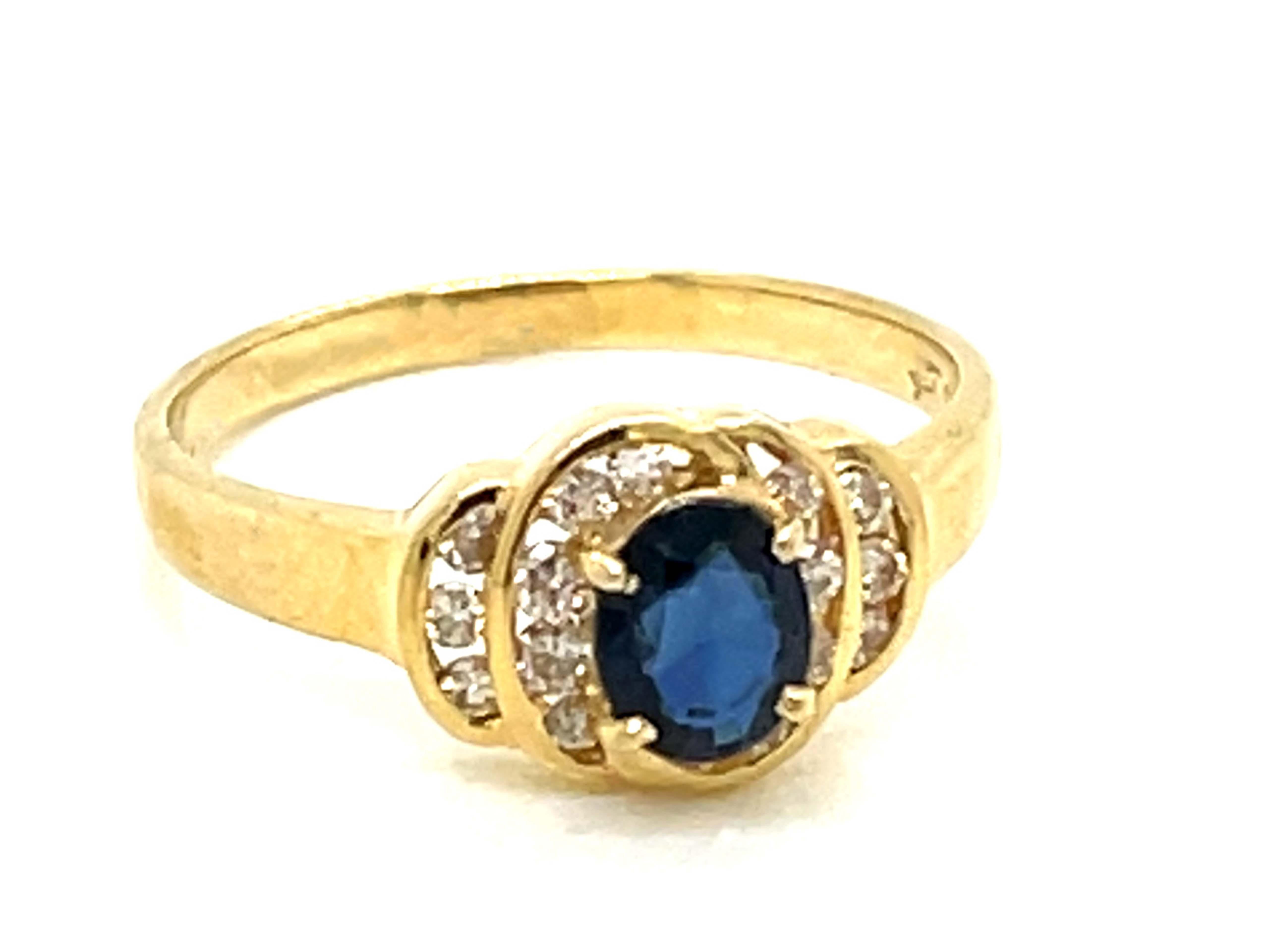 Modern Sapphire and Diamond Ring in 14k Yellow Gold For Sale