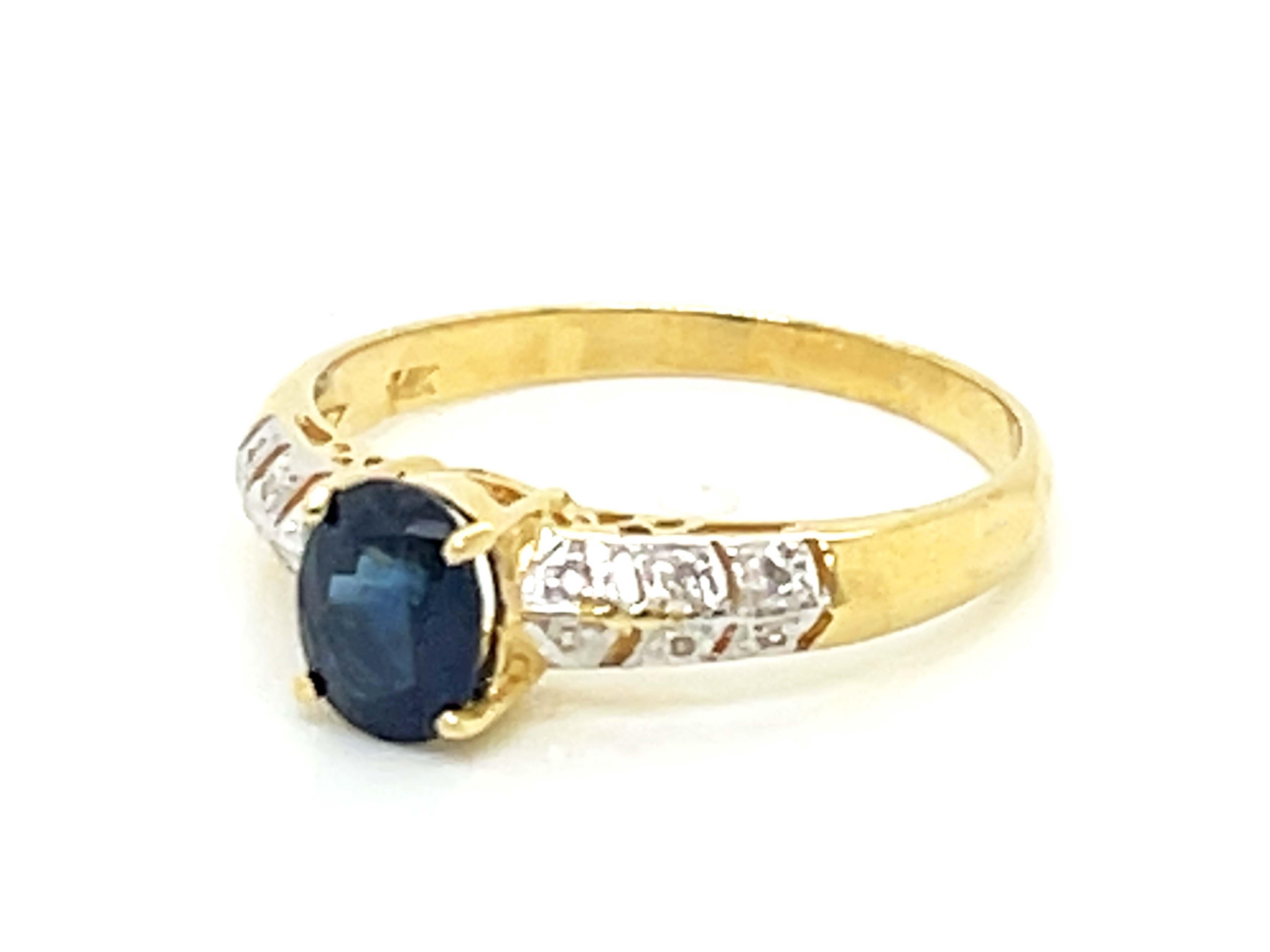 Modern Sapphire and Diamond Ring in 14k Yellow Gold For Sale