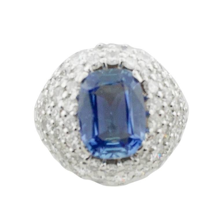 Sapphire and Diamond Ring in 18 Karat Gold, circa 1940s For Sale