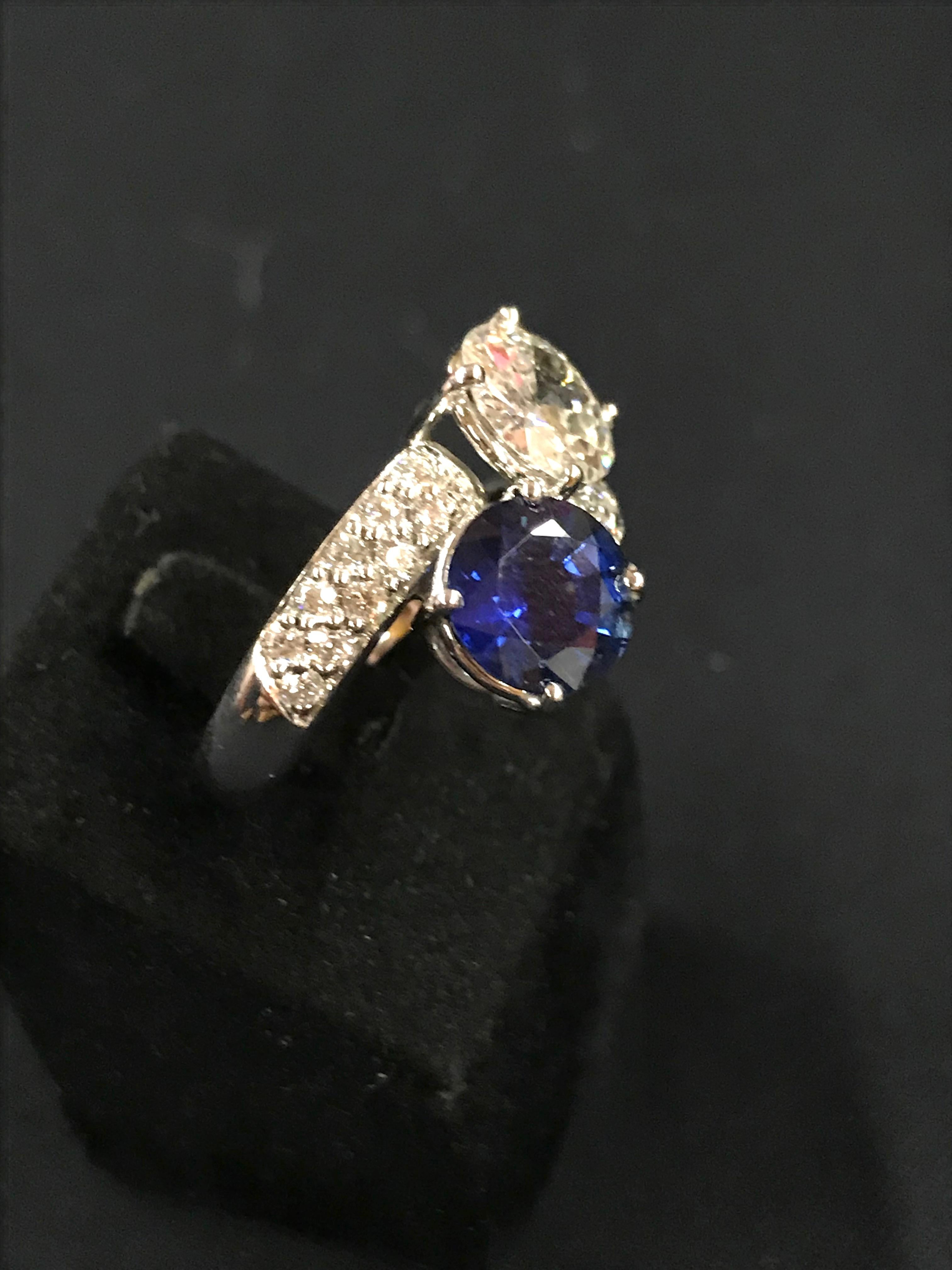 Sapphire and Diamond Ring in 18 Karat White Gold You and Me Toi et Moi For Sale 10