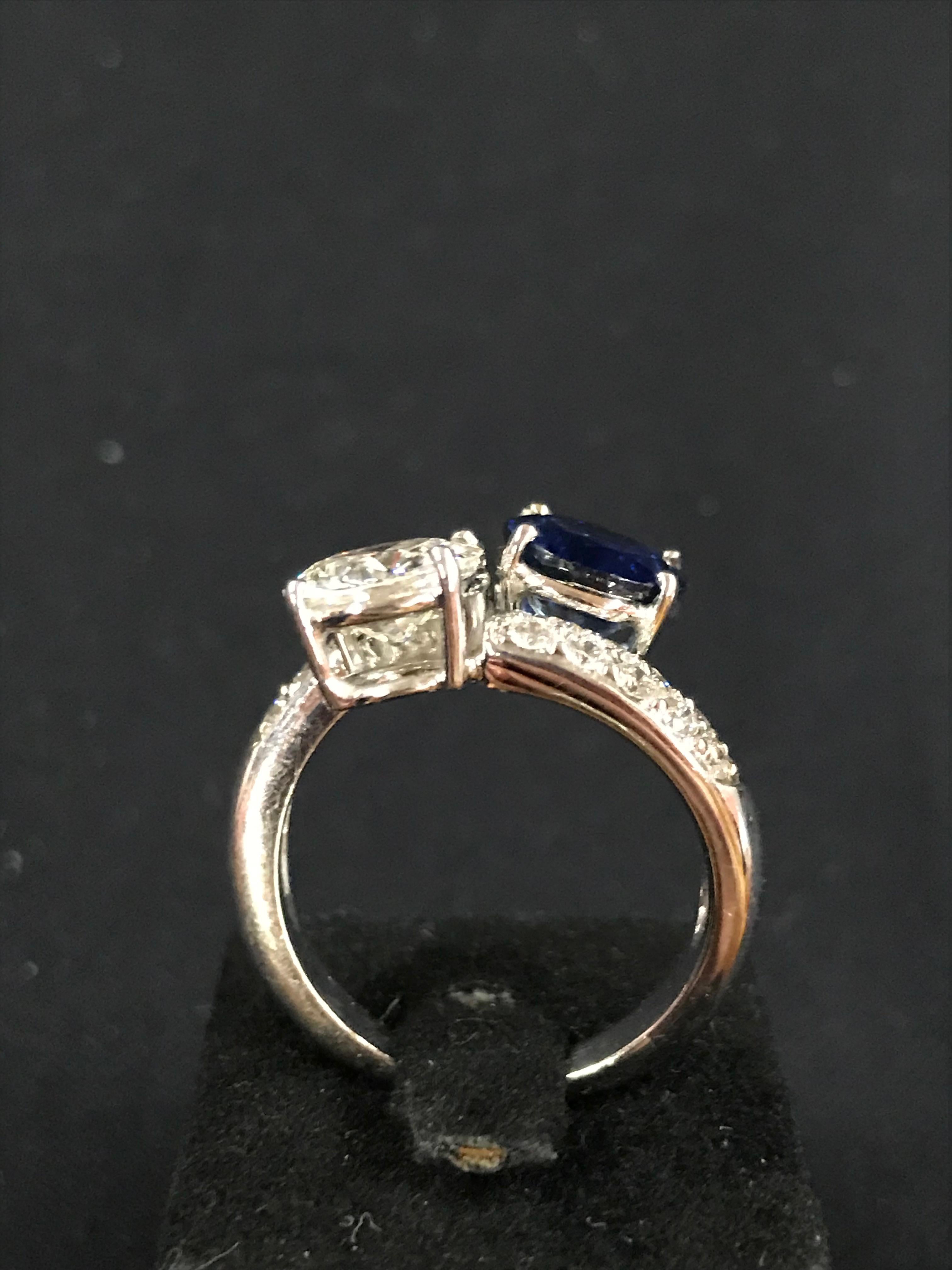 Sapphire and Diamond Ring in 18 Karat White Gold You and Me Toi et Moi For Sale 11