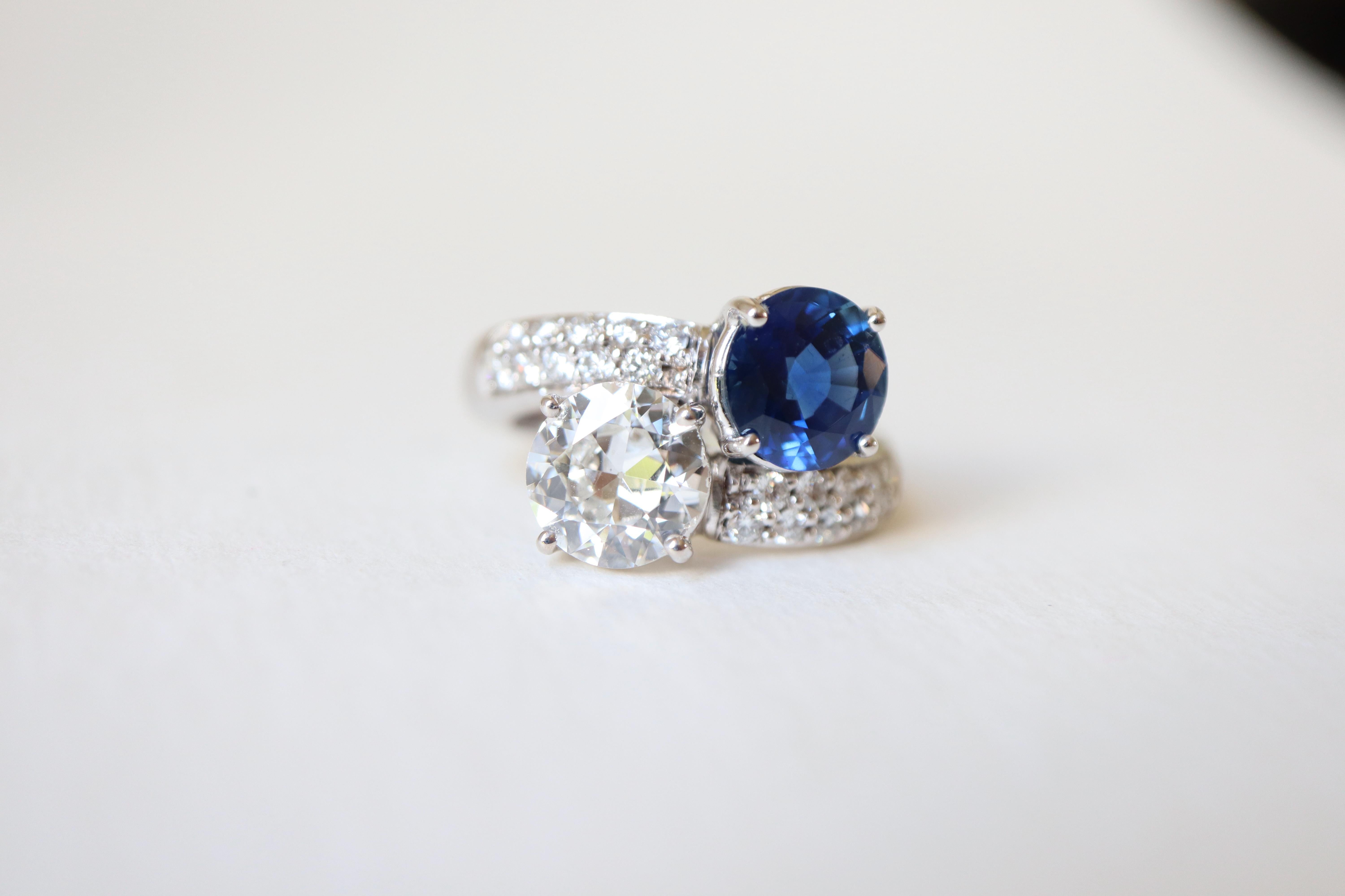 Sapphire and Diamond Ring in 18 Karat White Gold You and Me Toi et Moi For Sale 1