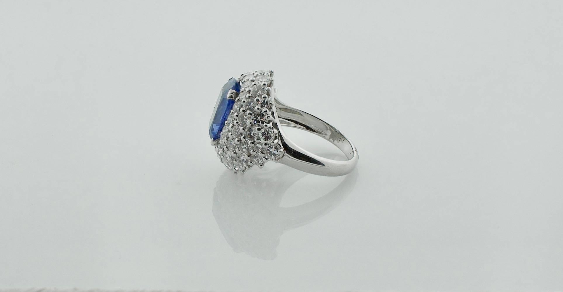 Women's or Men's Sapphire and Diamond Ring in 18 Karat Gold, circa 1940s For Sale