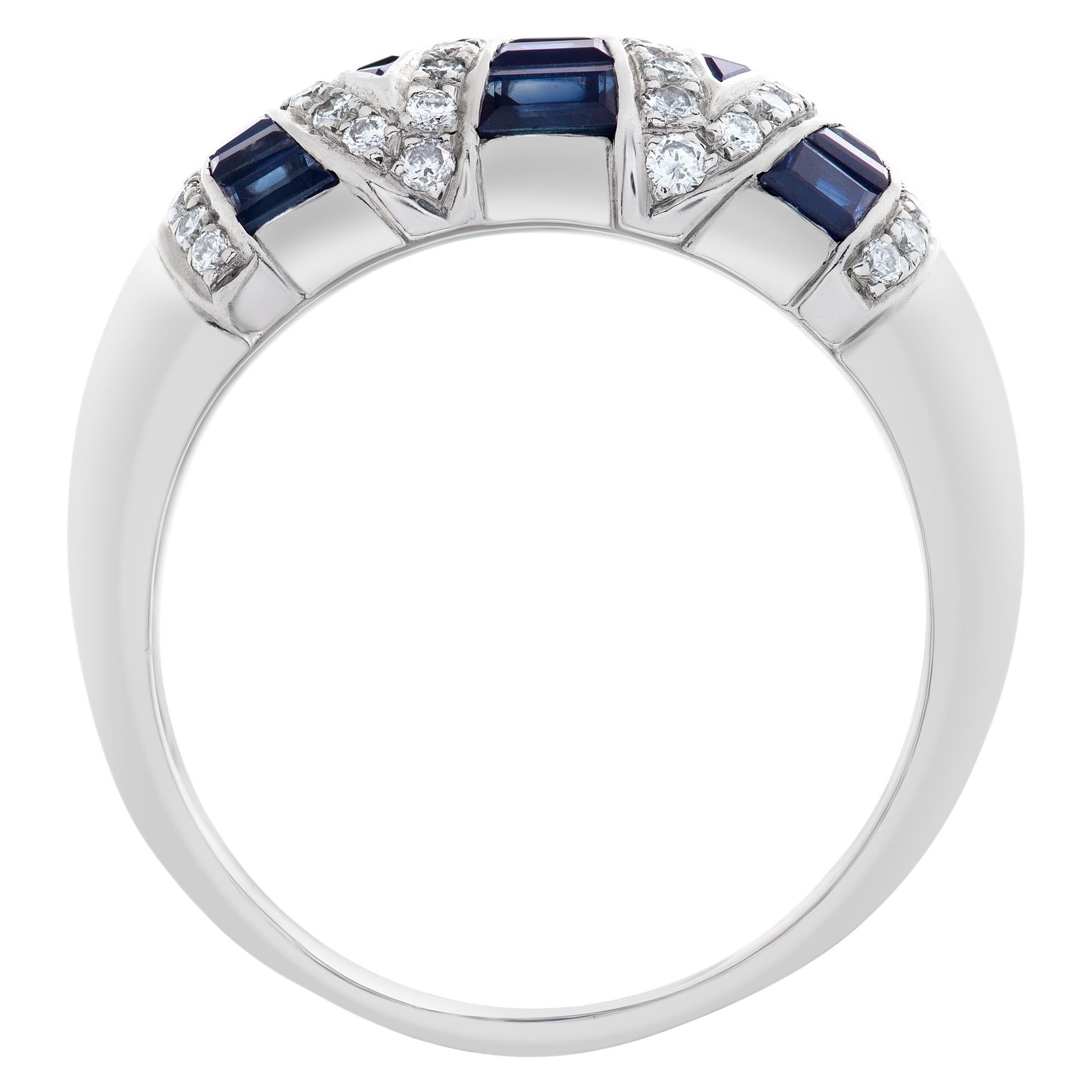 Sapphire and Diamond Ring in 18k White Gold In Excellent Condition For Sale In Surfside, FL