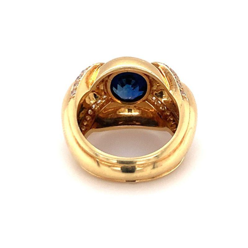 Round Cut Sapphire and Diamond Ring in 18K Yellow Gold, circa 1970s For Sale