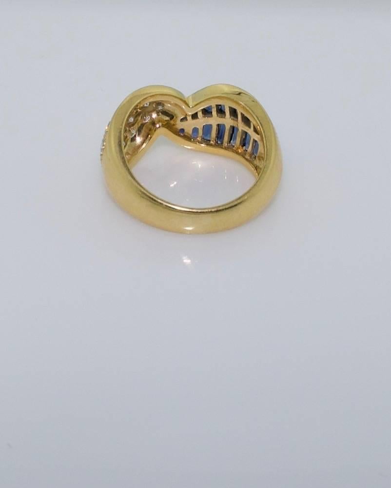 Sapphire and Diamond Ring in 18 Karat Yellow Gold In Excellent Condition For Sale In Wailea, HI