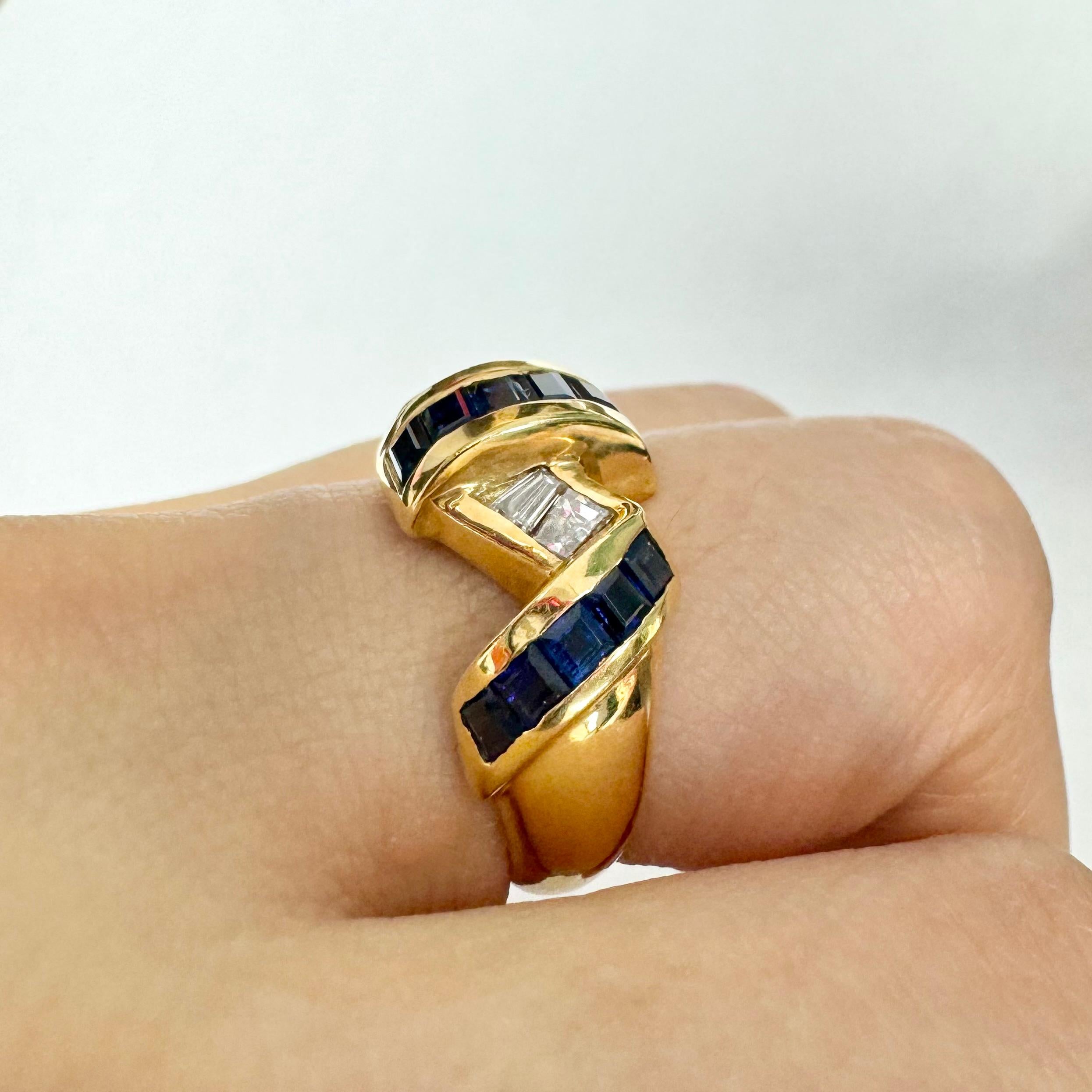 Women's Sapphire and Diamond Ring in 18k yellow gold For Sale