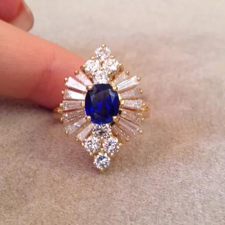 Sapphire and Diamond Ring with Baguettes and Rounds in 18k Yellow Gold For Sale 2