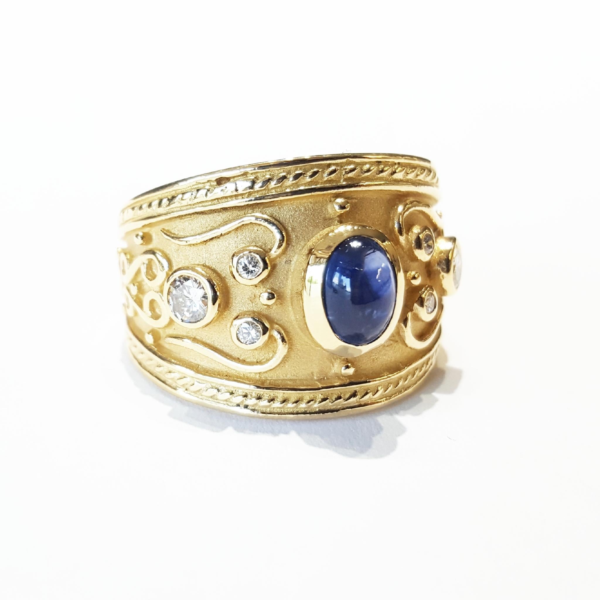 Sapphire and Diamond Ring Yellow Gold In Excellent Condition For Sale In Lake Forest, IL