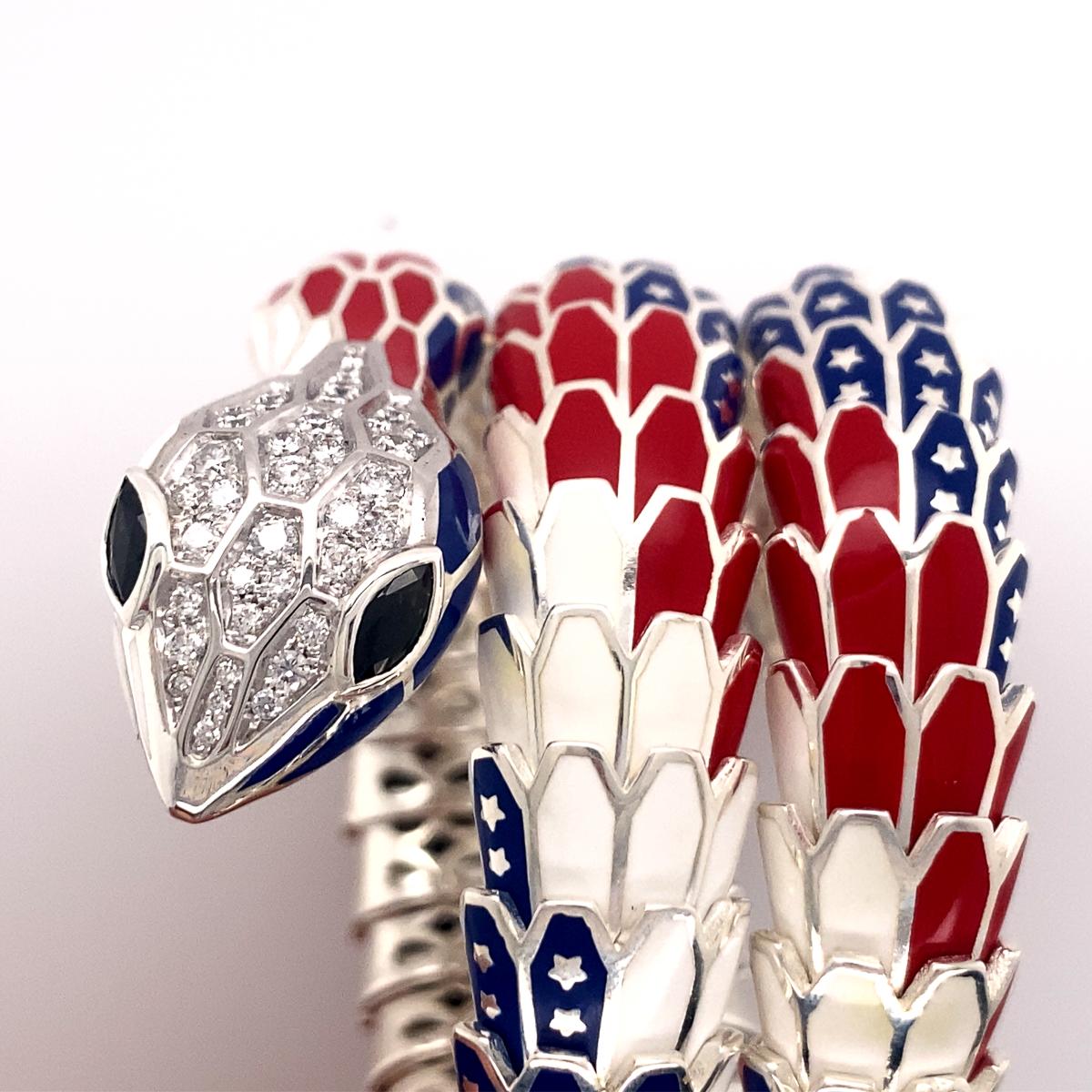 Bracelet jonc serpent en saphir et diamants, Italie Neuf - En vente à New York, NY