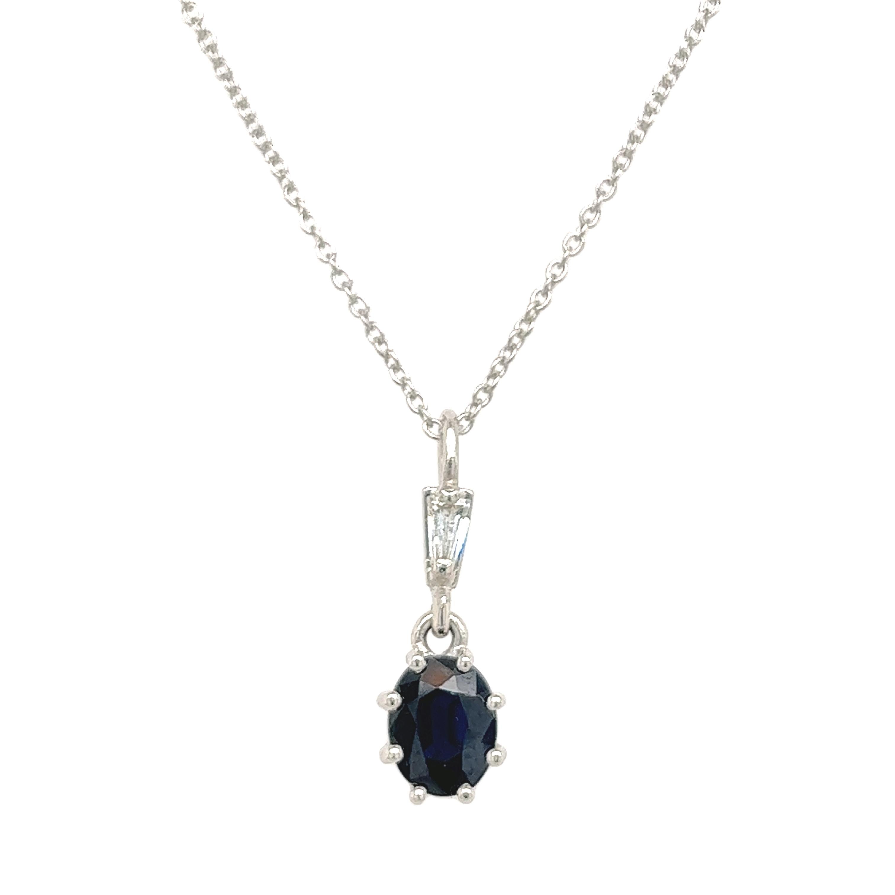 Sapphire and Diamond Solitaire Pendant Set In 18ct White Gold In Excellent Condition For Sale In London, GB