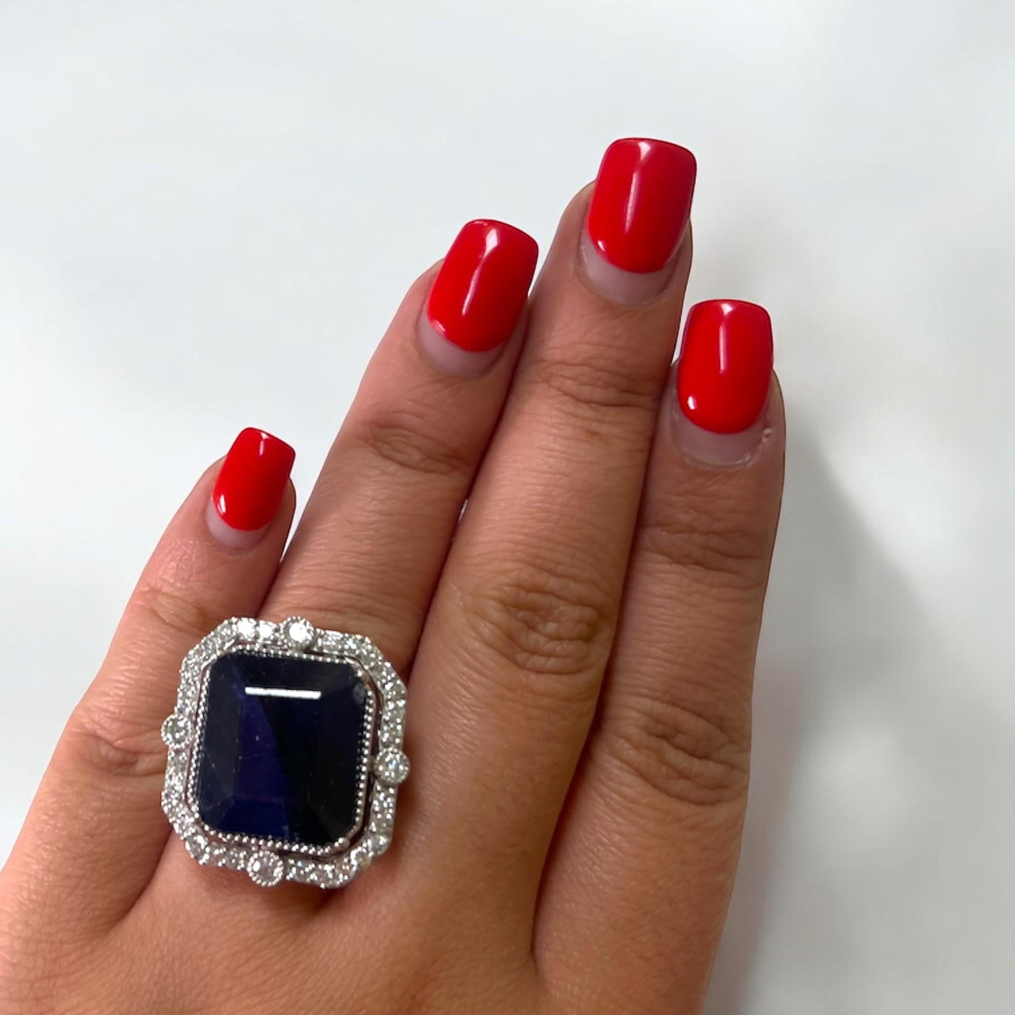 Anello con zaffiro e diamante con finitura a grana fine in vendita 1