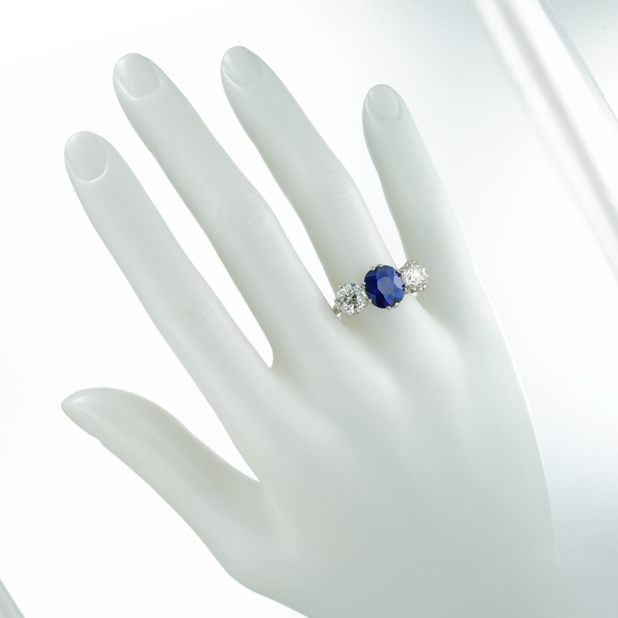 Sapphire and Diamond Three-Stone Ring For Sale 1