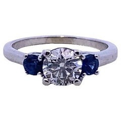Dreisteinring mit Saphir und Diamant