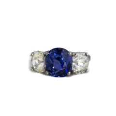 Anello a tre pietre con zaffiro e diamante