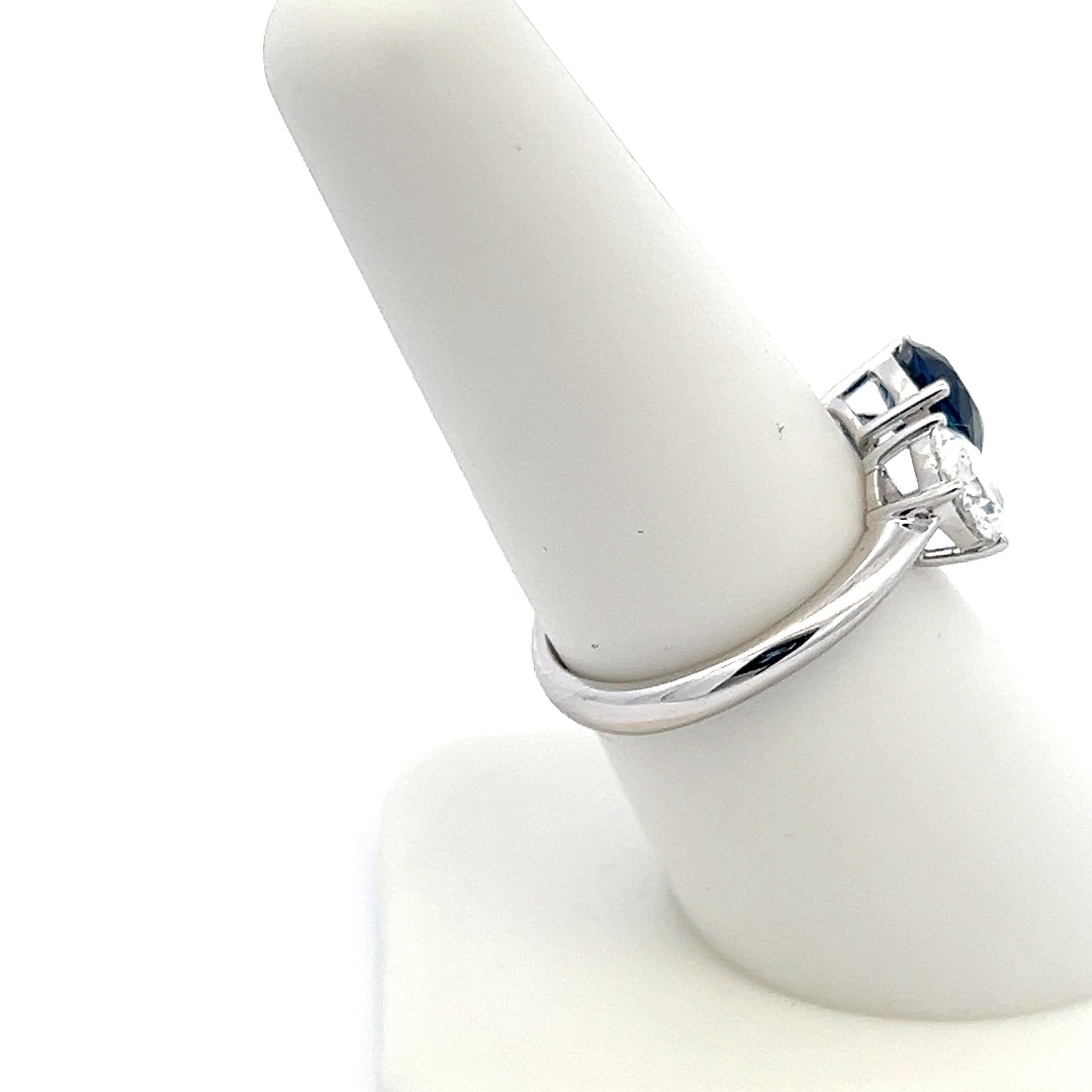 Women's Sapphire and Diamond 'Toi et Moi' Ring For Sale