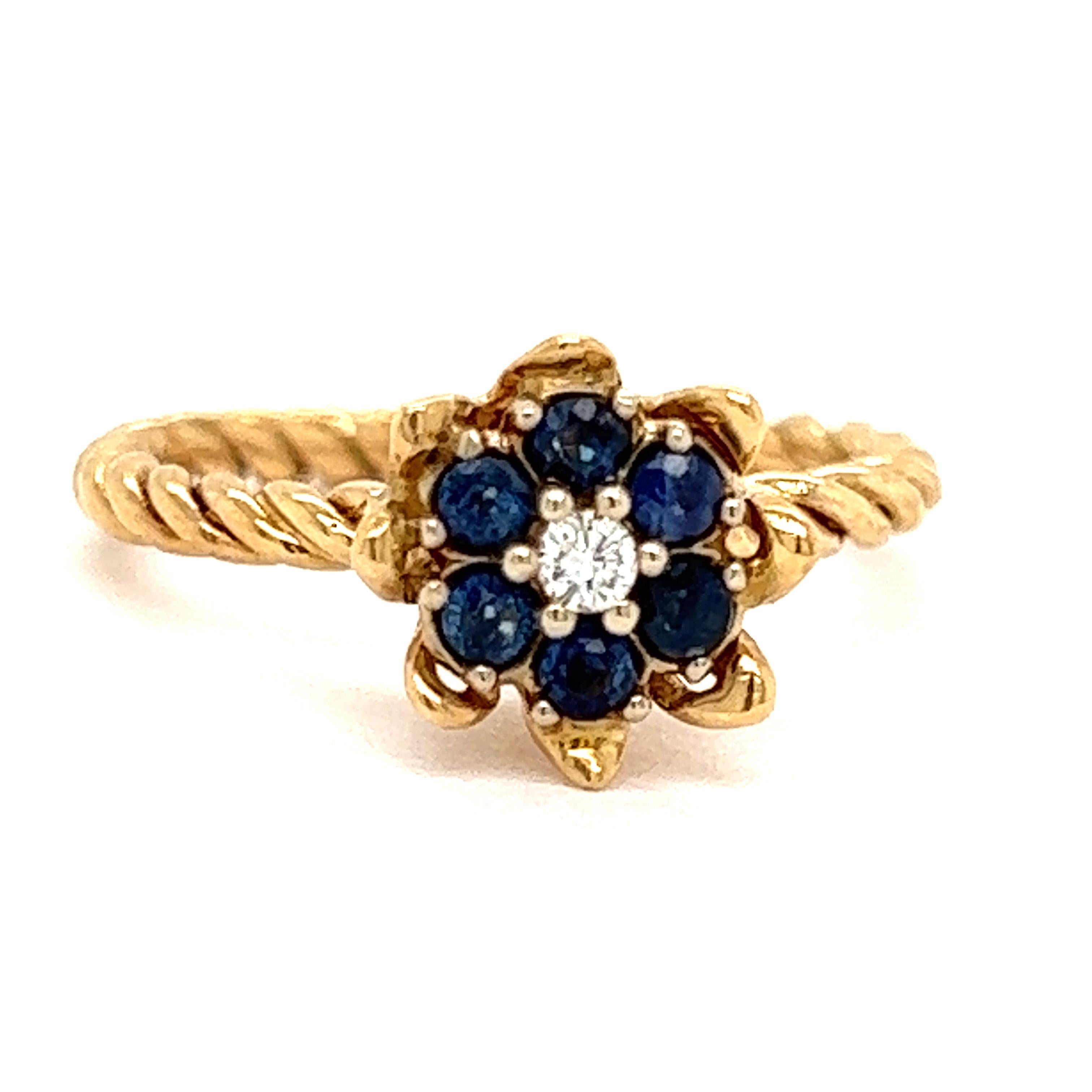 Bezaubernder Tulpenring mit Saphir und Diamant!  Zeigen Sie Ihren einzigartigen Stil mit einem .25 cttw Saphir und einem .05 Karat Diamanten.  Das 14-karätige Gelbgold-Drehringband mit Tulpenkopf ist ein klassischer, süßer Ring. Dies ist ein US-Ring