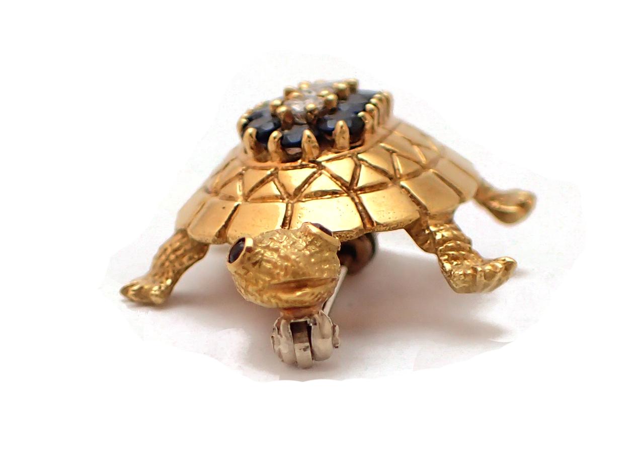 Contemporary Sapphire and Diamond Turtle Pin in 18 Karat Yellow Gold For Sale