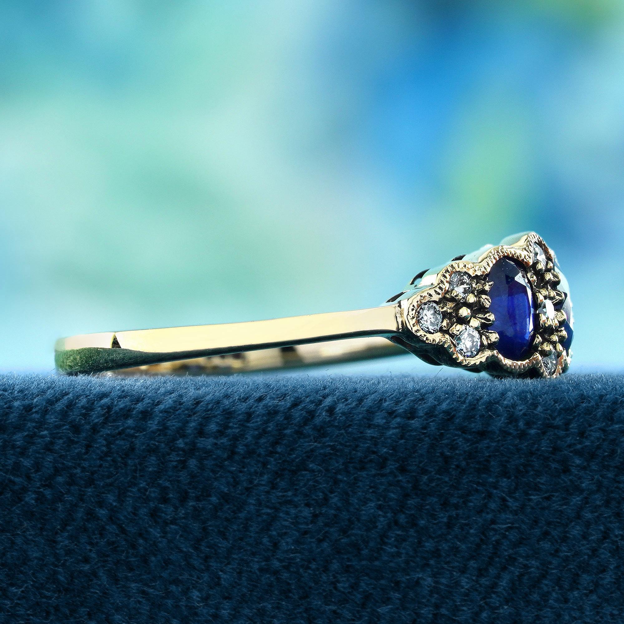 Taglio ovale Anello a due pietre con zaffiro e diamante in stile vintage in oro giallo massiccio 9 carati in vendita