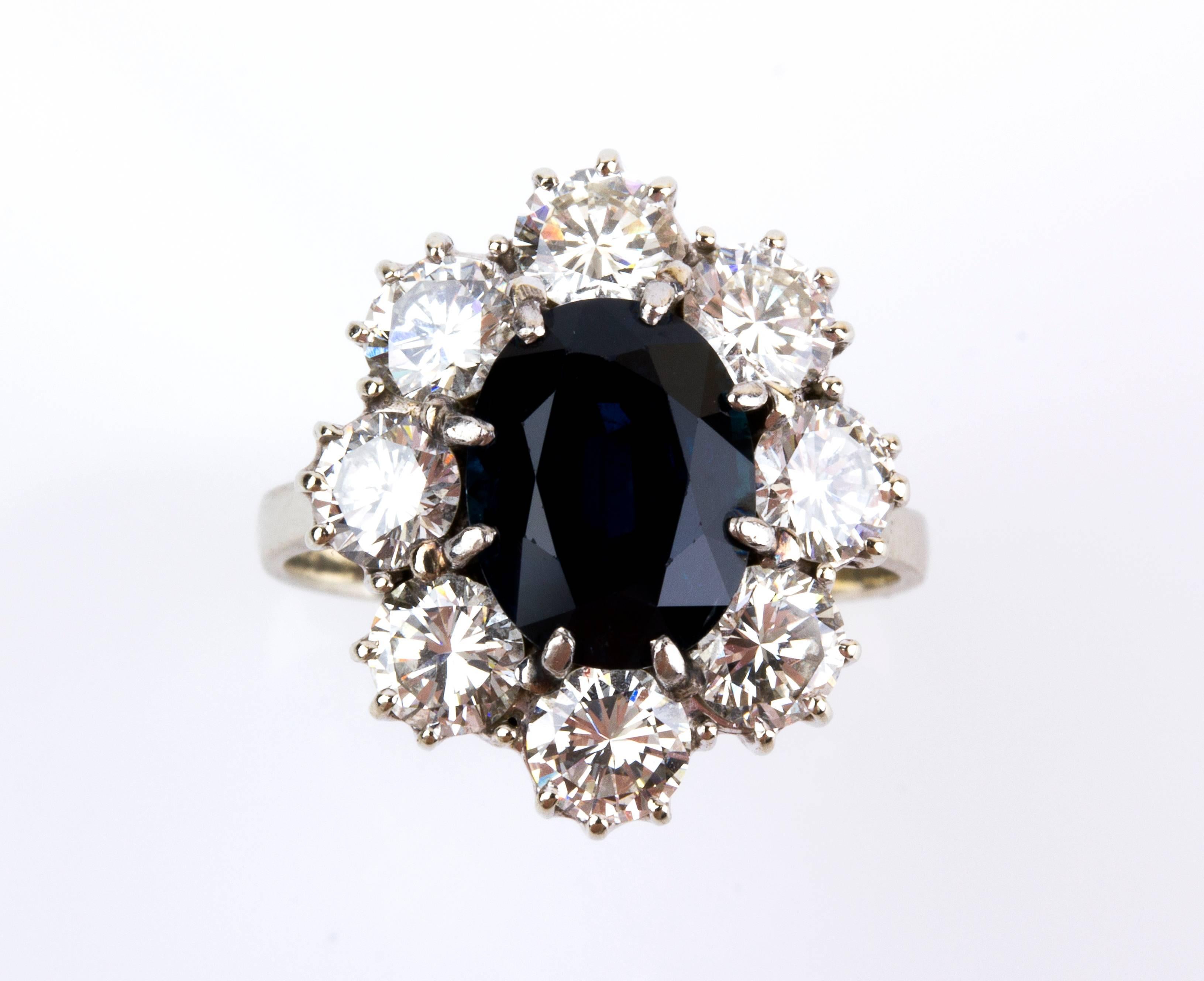 Set oval sapphire weighing 2.80 ct, surrounded by brilliant cut diamonds weighing 2.24 ct. Size US 6.5. Total weight 4.84 gr.
