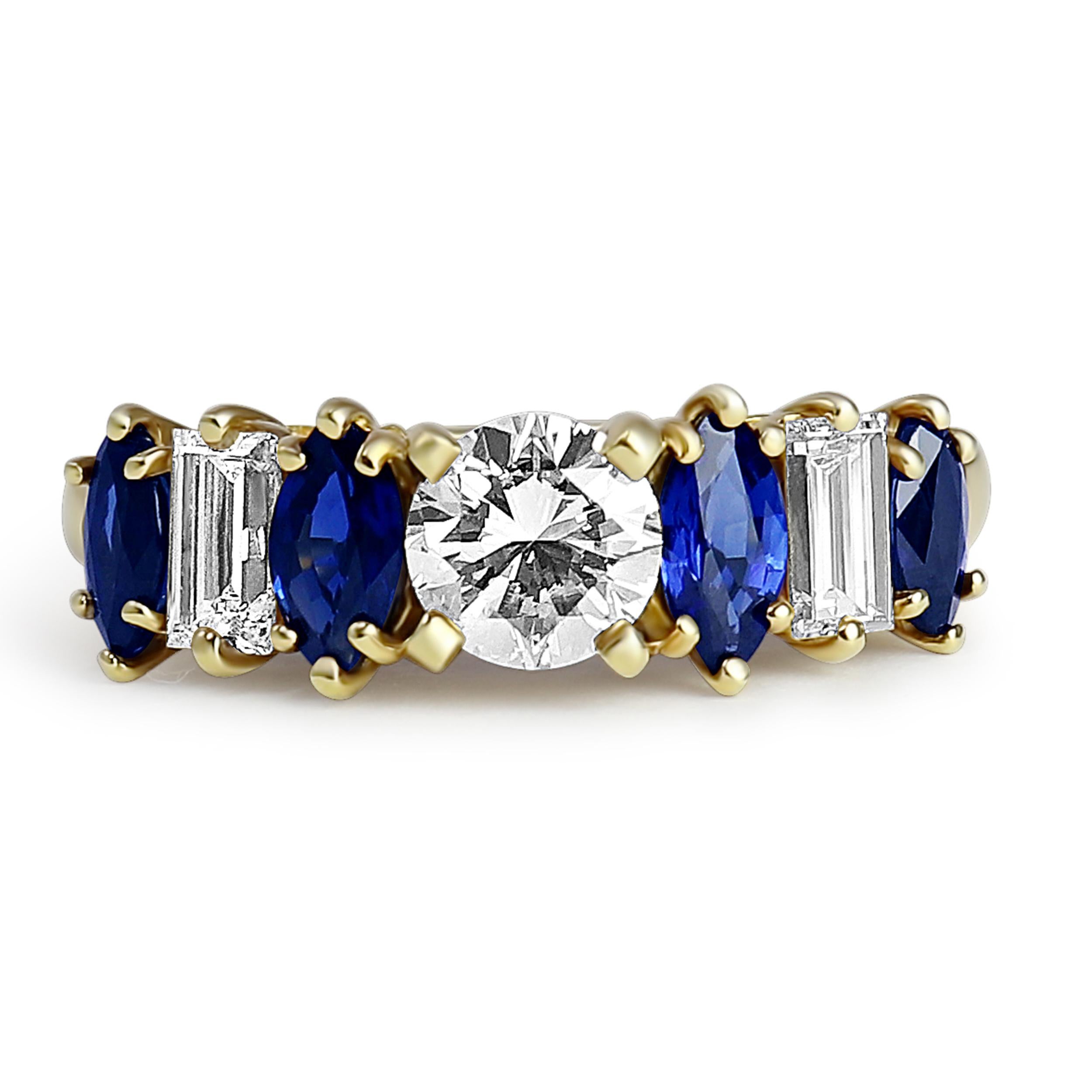 Sapphire and Diamond Yellow Gold Ring In Excellent Condition For Sale In New York, NY