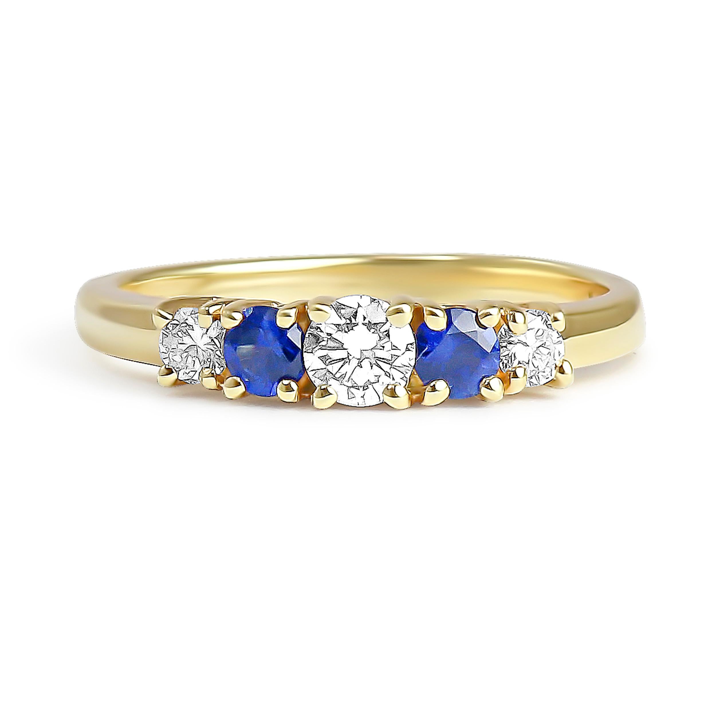 Round Cut Sapphire and Diamond Yellow Gold Ring For Sale