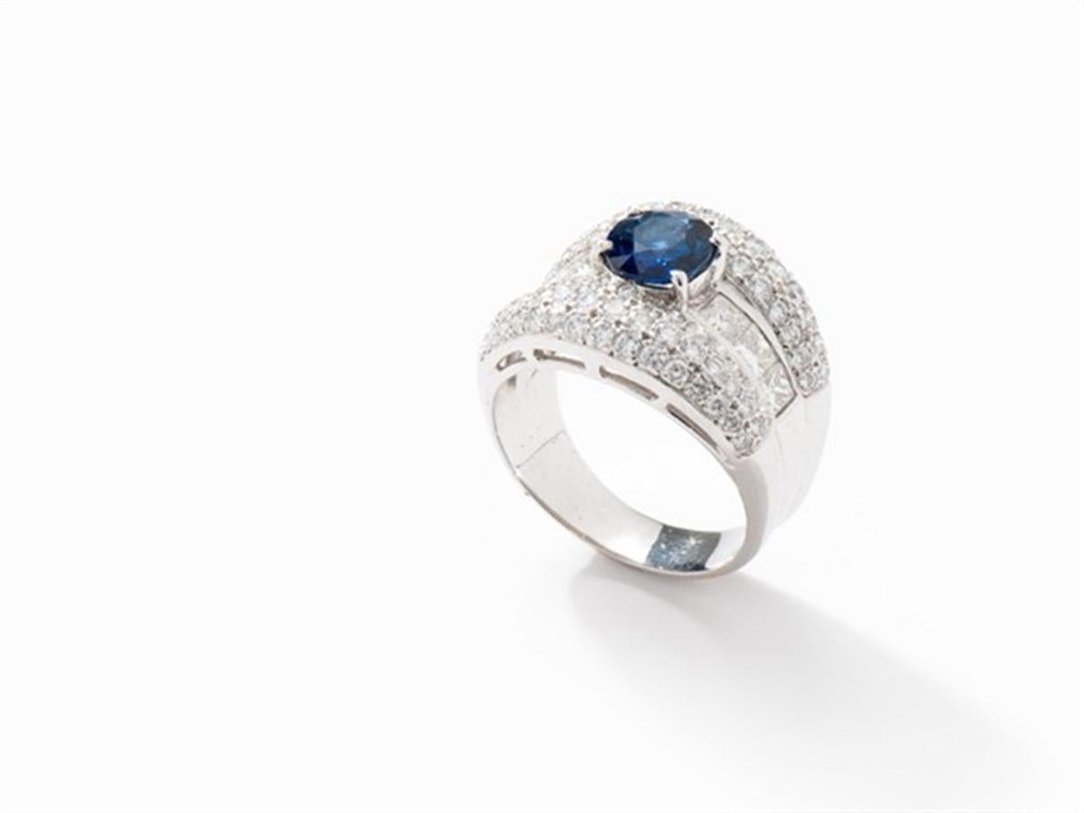 Women's Sapphire and Diamondring, 18 Karat White Gold Blue Brilliant Princess-Cut